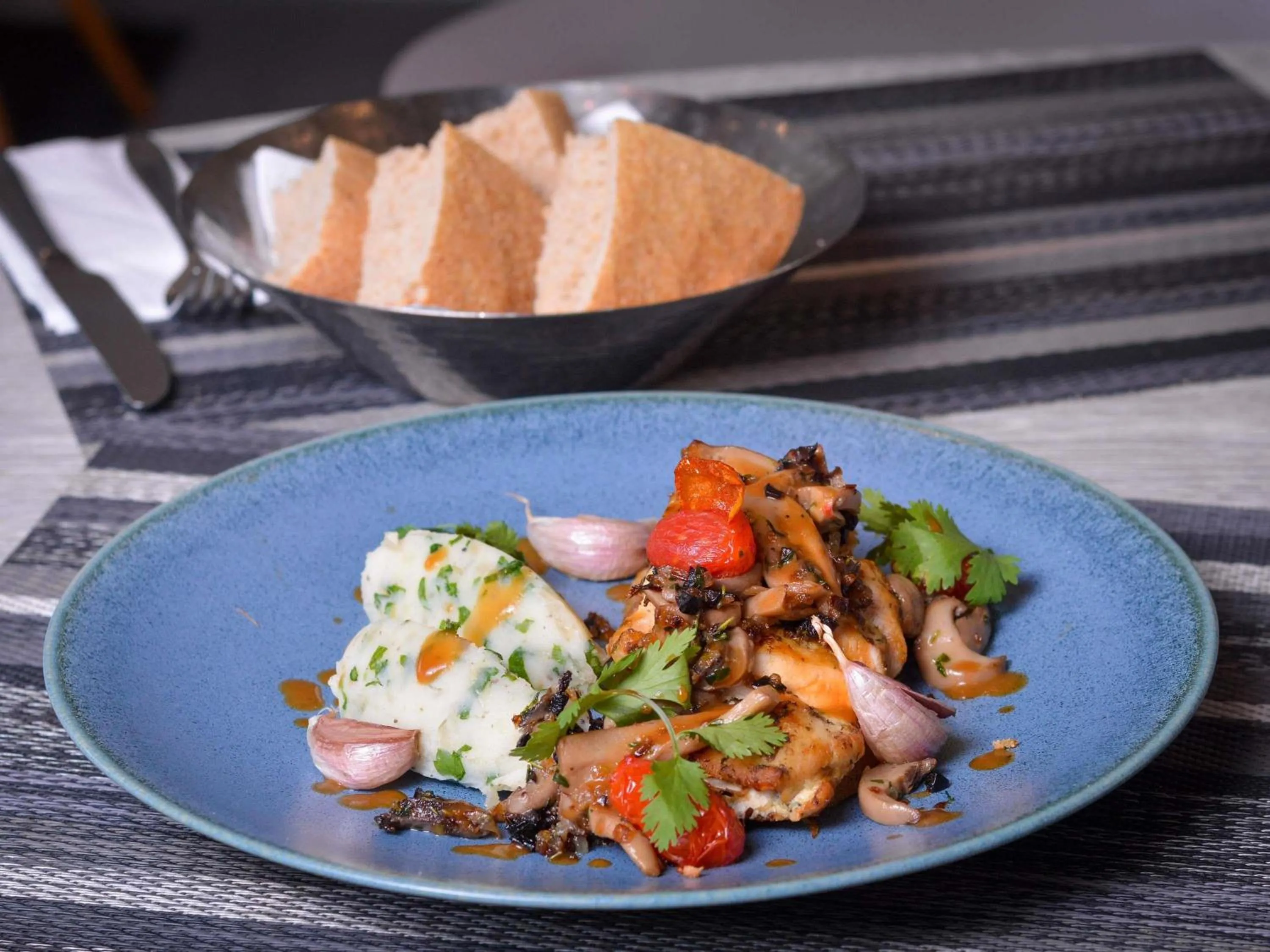 Restaurant/places to eat in Ibis Casa Voyageurs