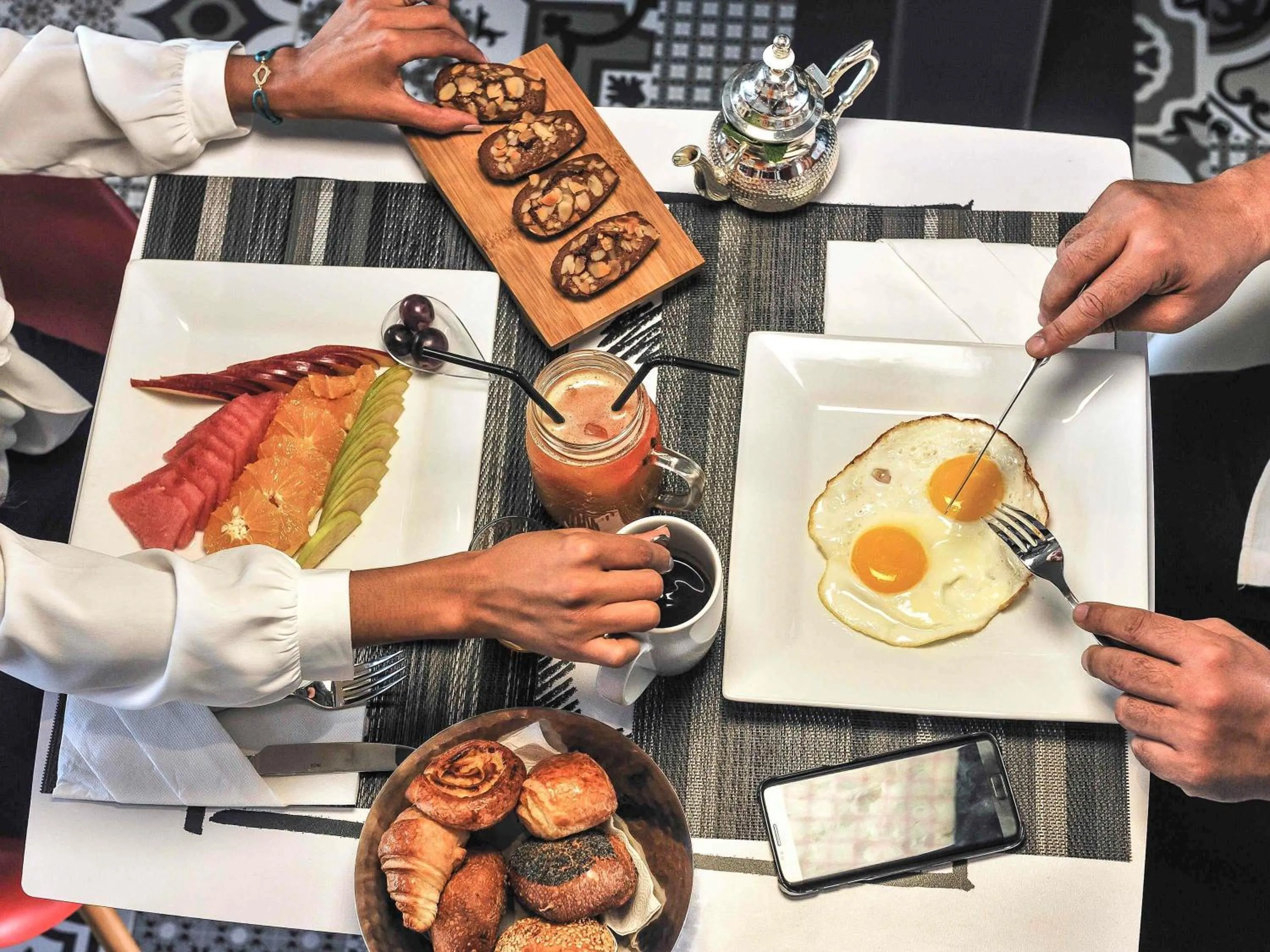 Breakfast in Ibis Casa Voyageurs