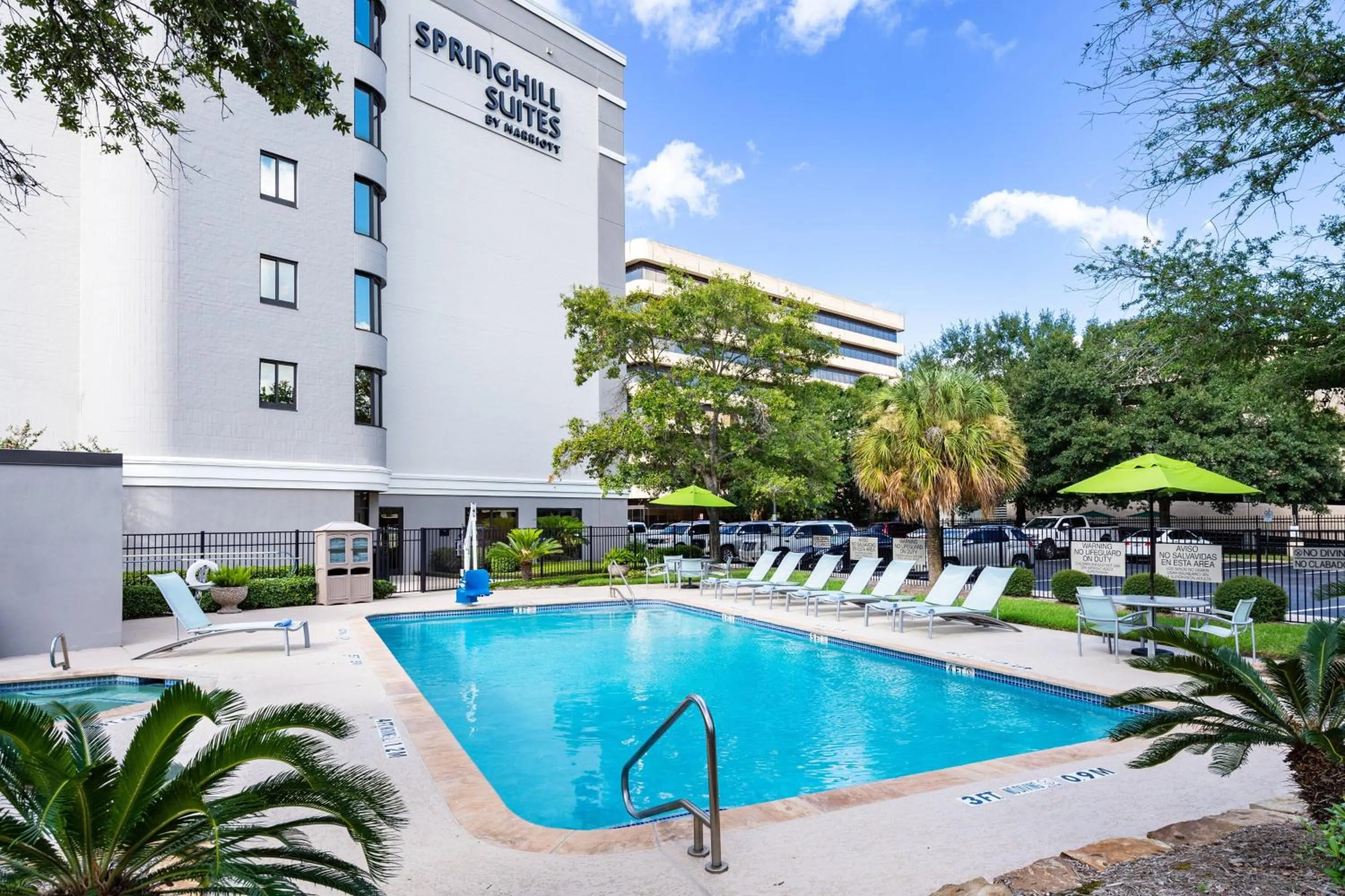 Swimming pool in SpringHill Suites Houston Medical Center / NRG Park