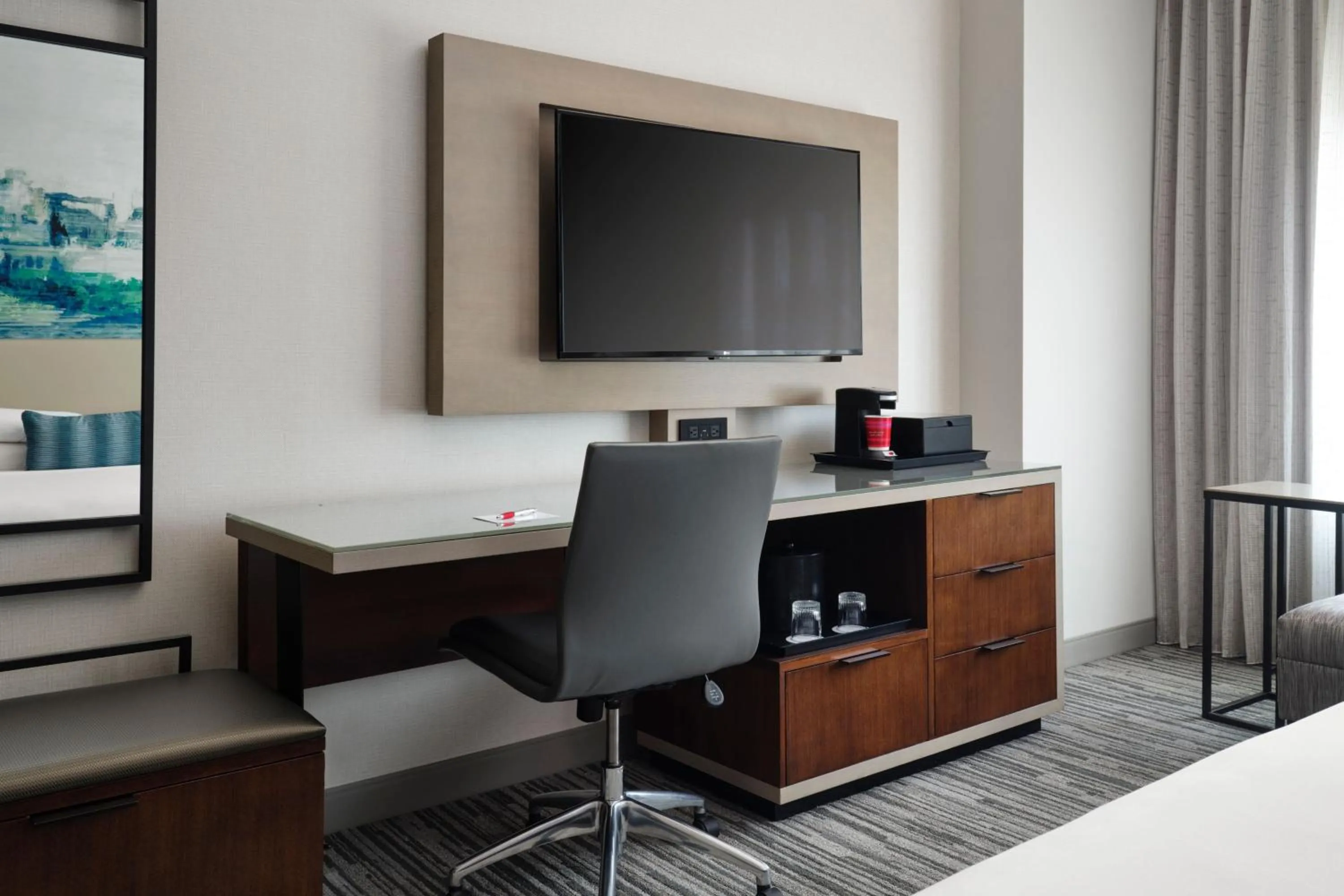 Photo of the whole room, Bed in Indianapolis Marriott Downtown