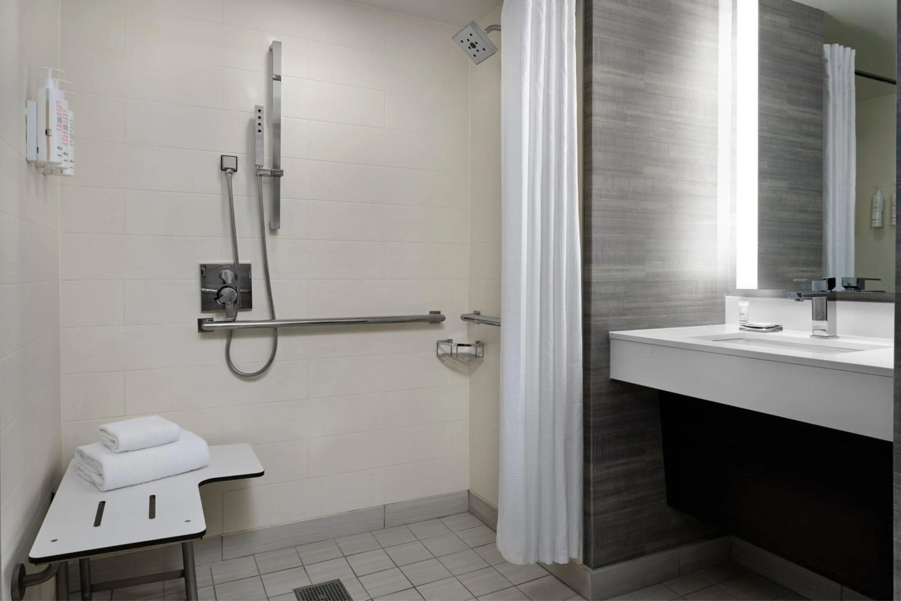 Bathroom in Indianapolis Marriott Downtown