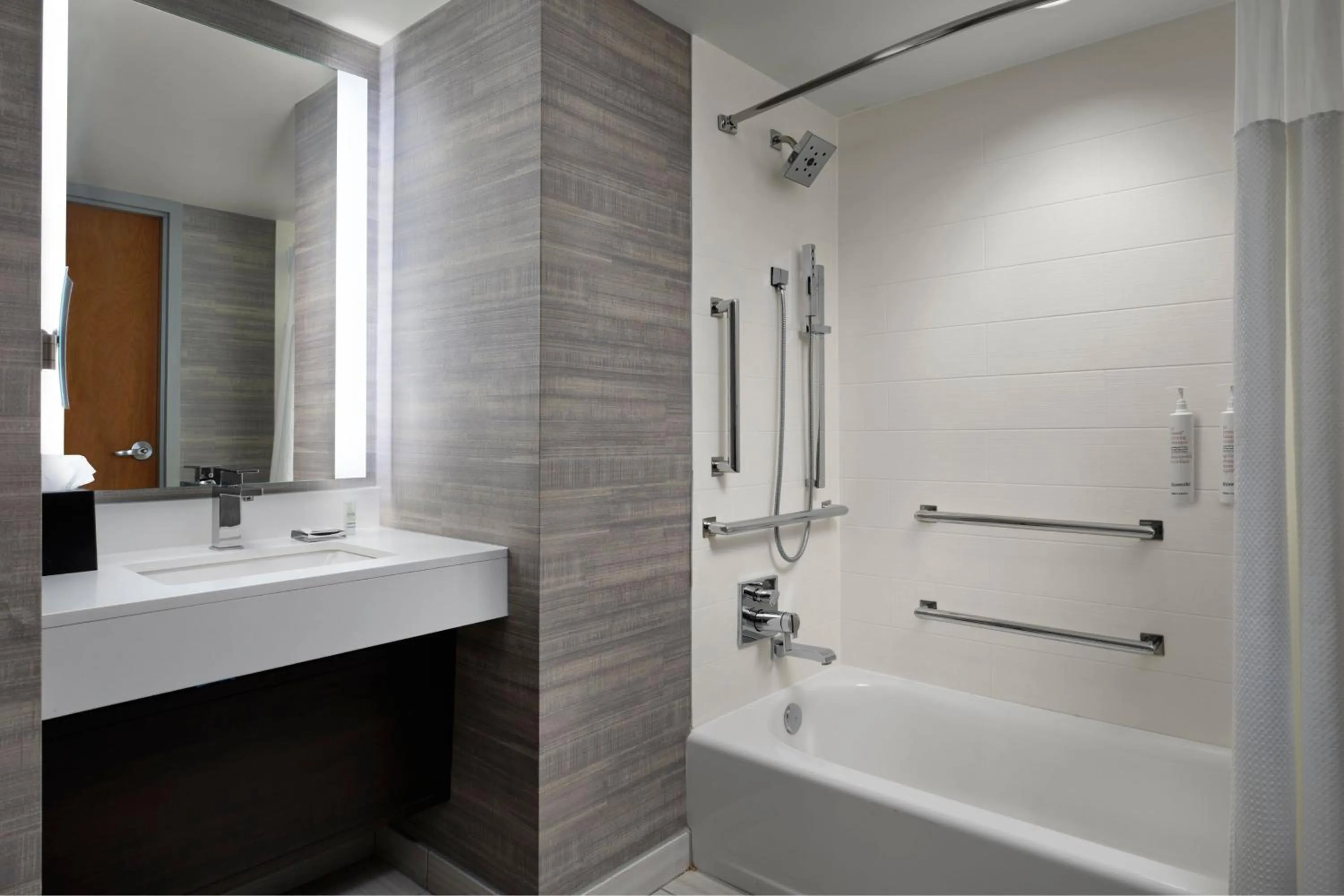 Bathroom in Indianapolis Marriott Downtown