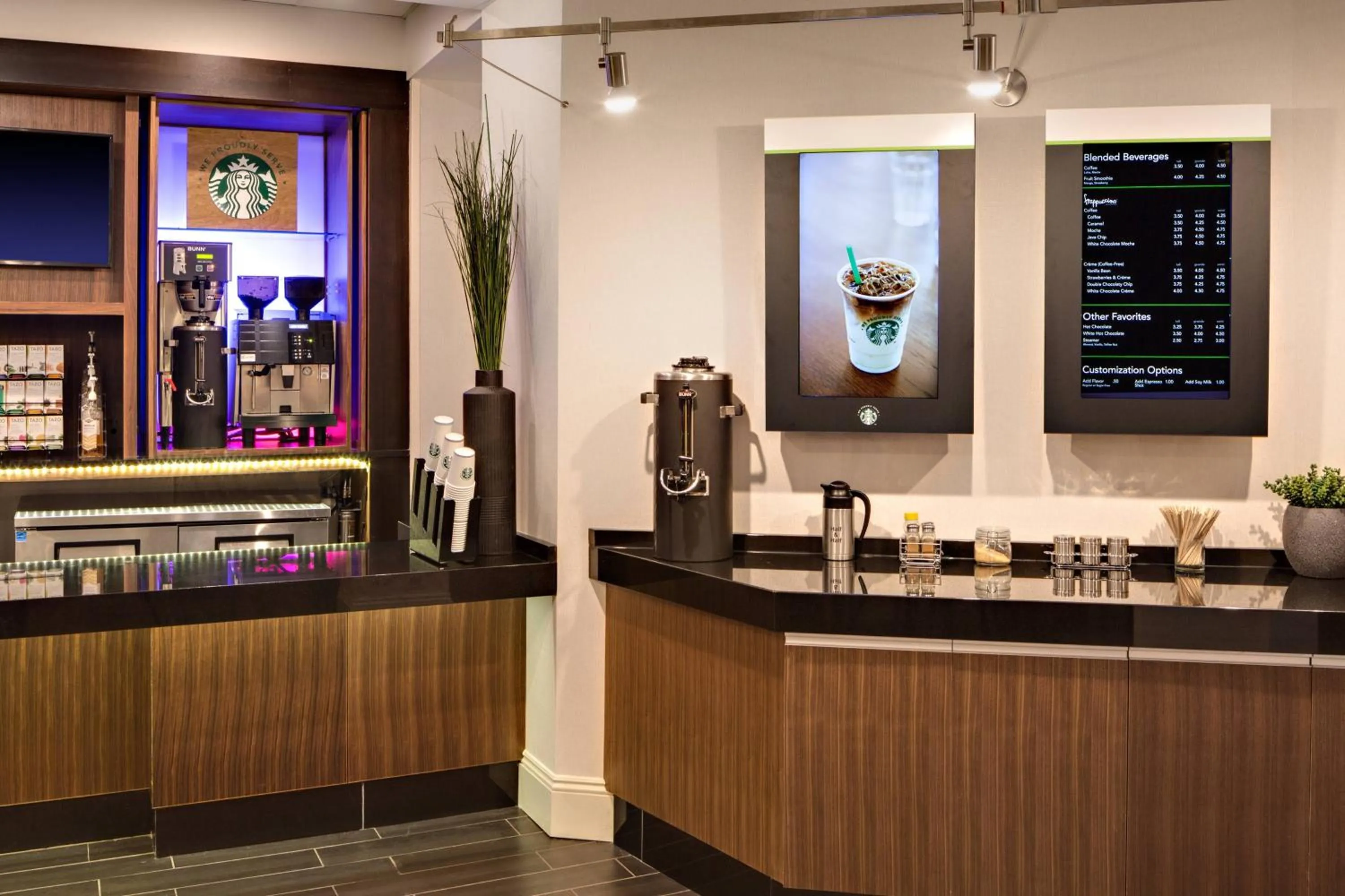 Restaurant/places to eat in Houston Marriott South at Hobby Airport