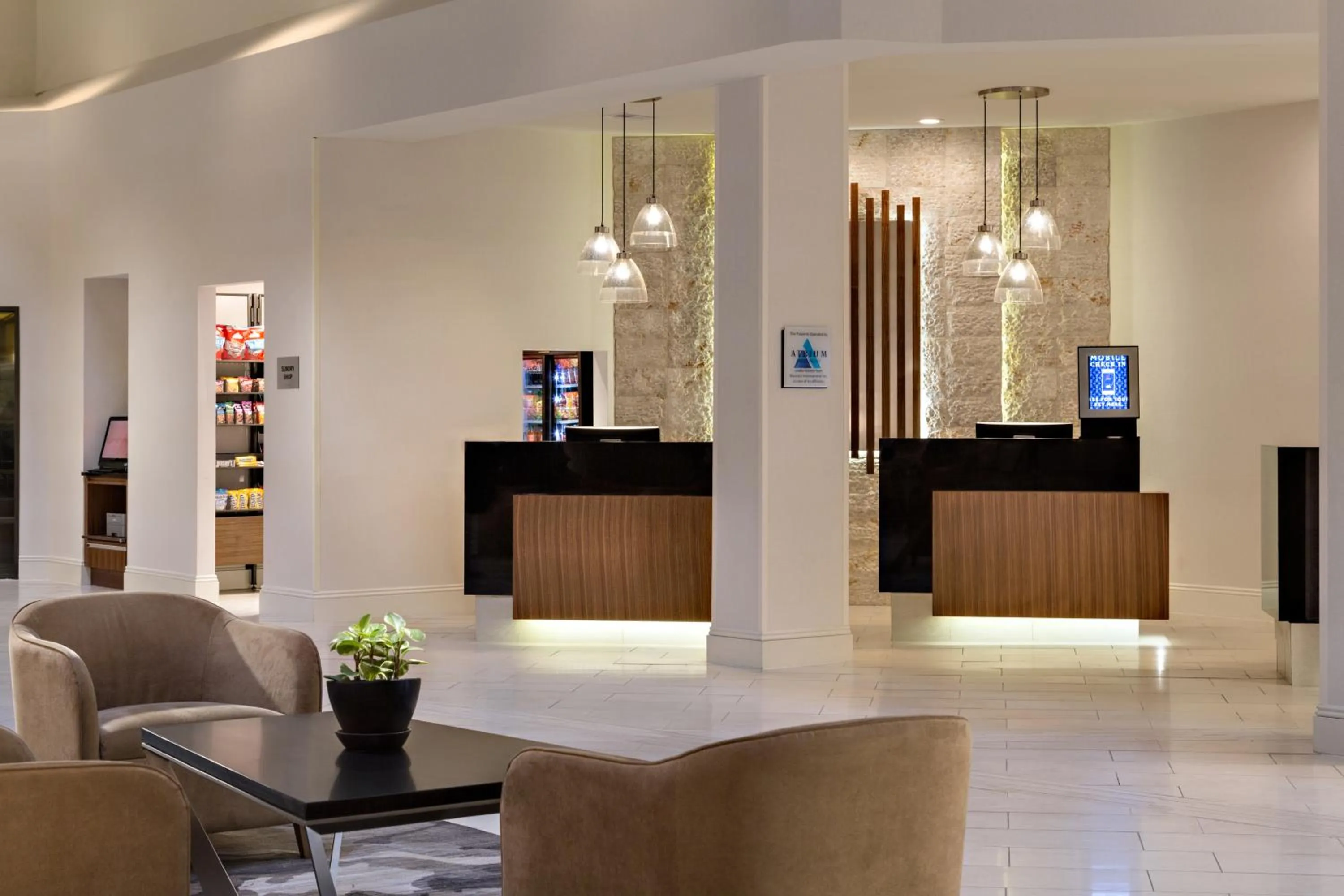 Lobby or reception in Houston Marriott South at Hobby Airport