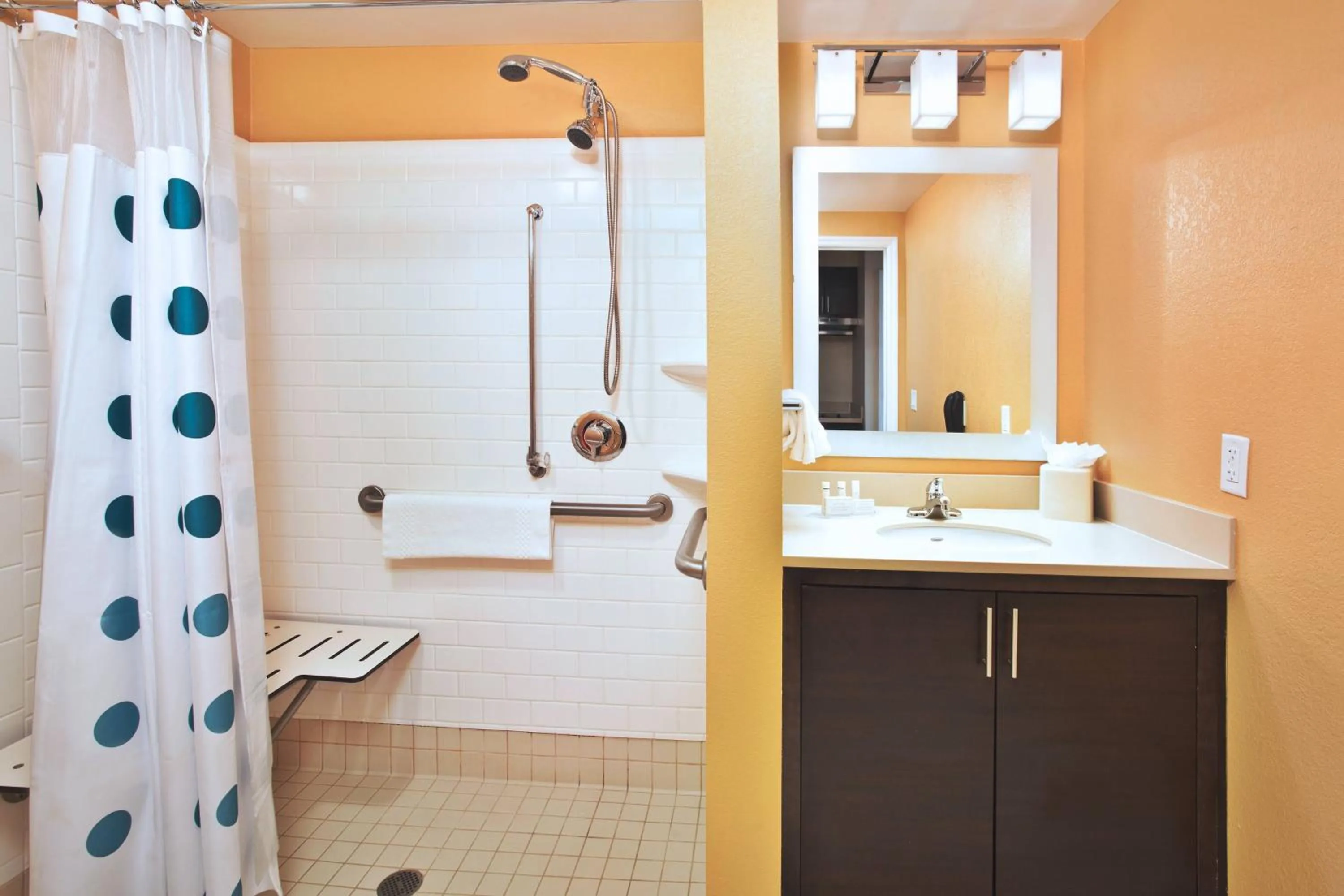 Bathroom in TownePlace Suites Republic Airport Long Island Farmingdale