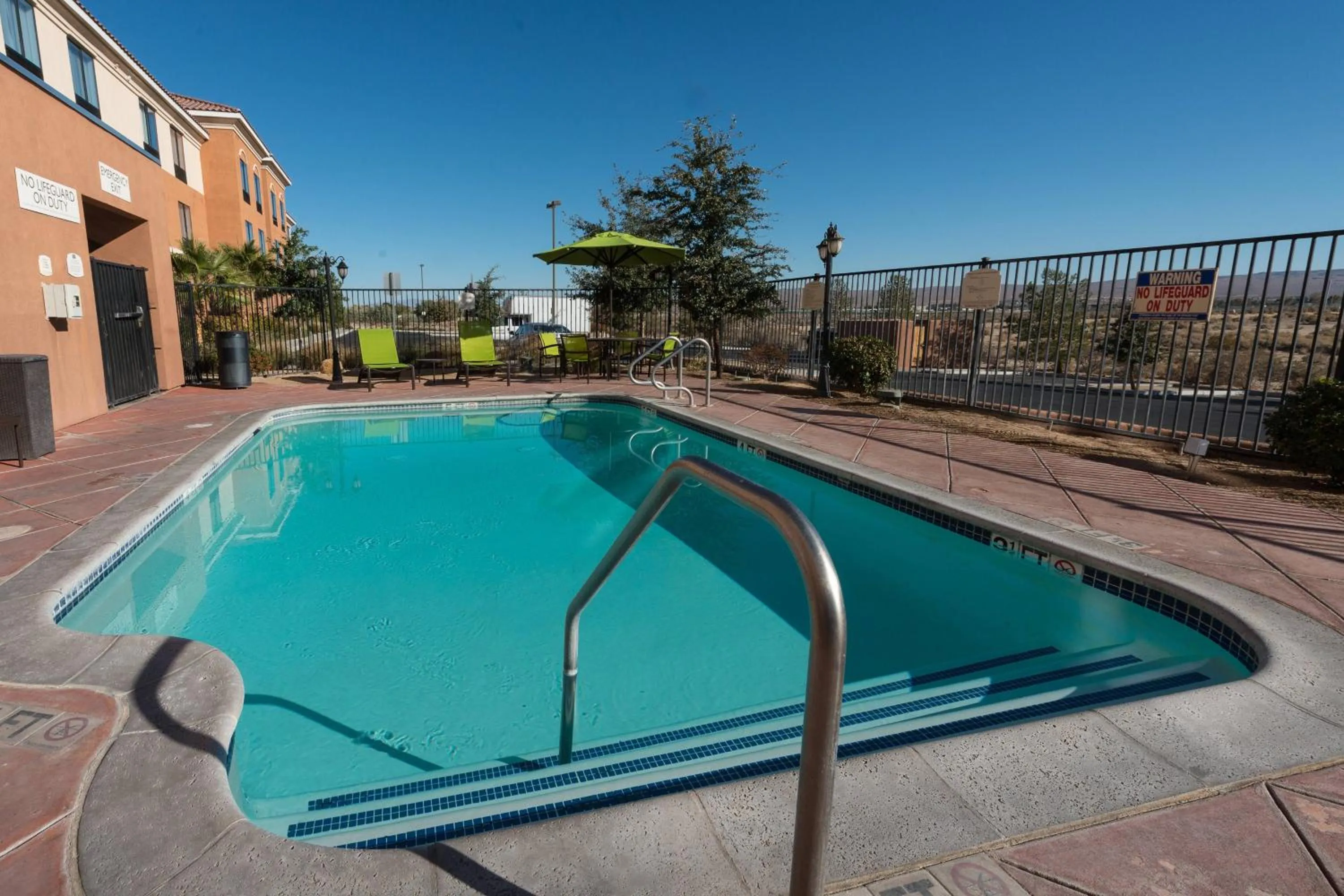 Swimming pool in SpringHill Suites Ridgecrest