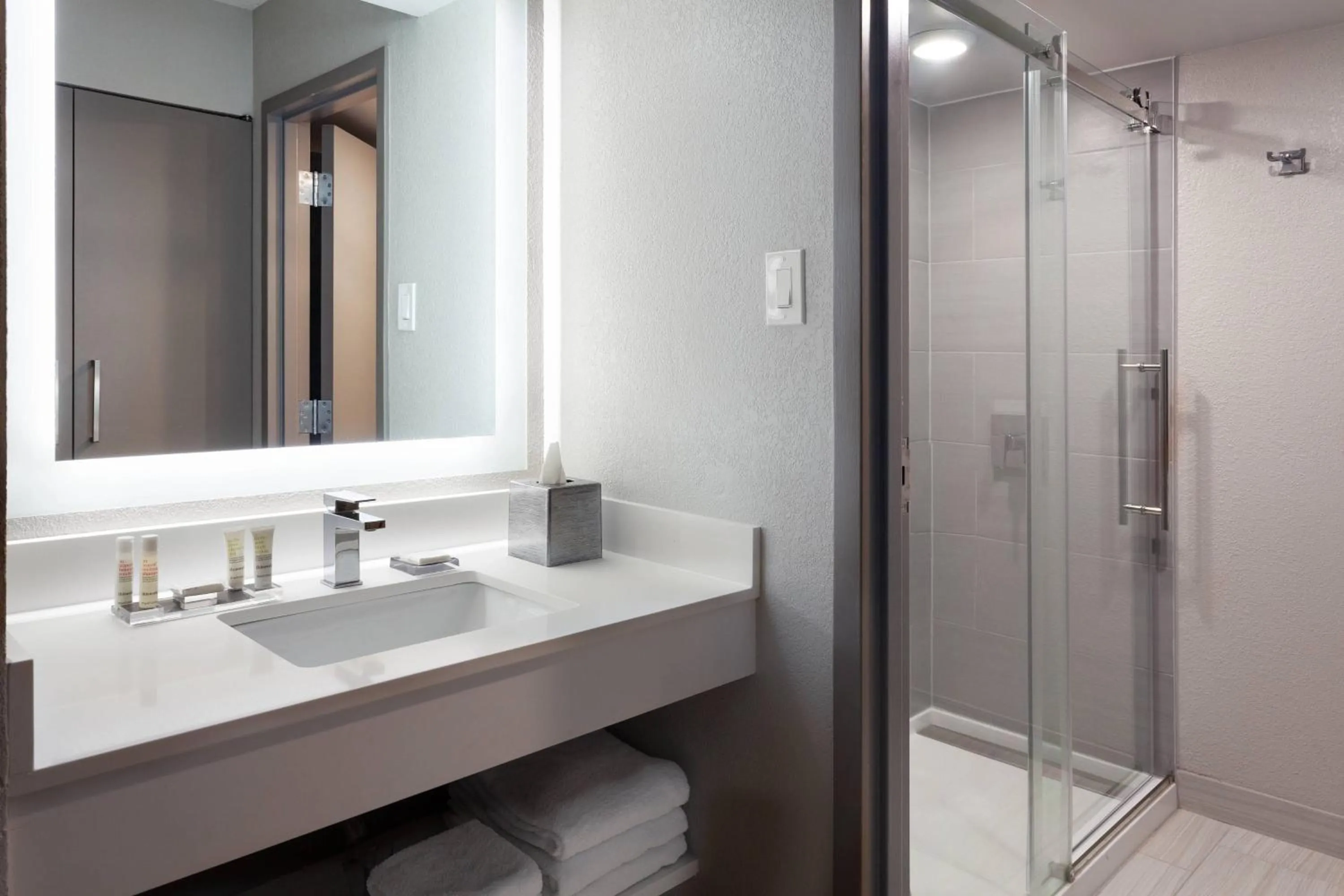 Bathroom in Marriott Jacksonville