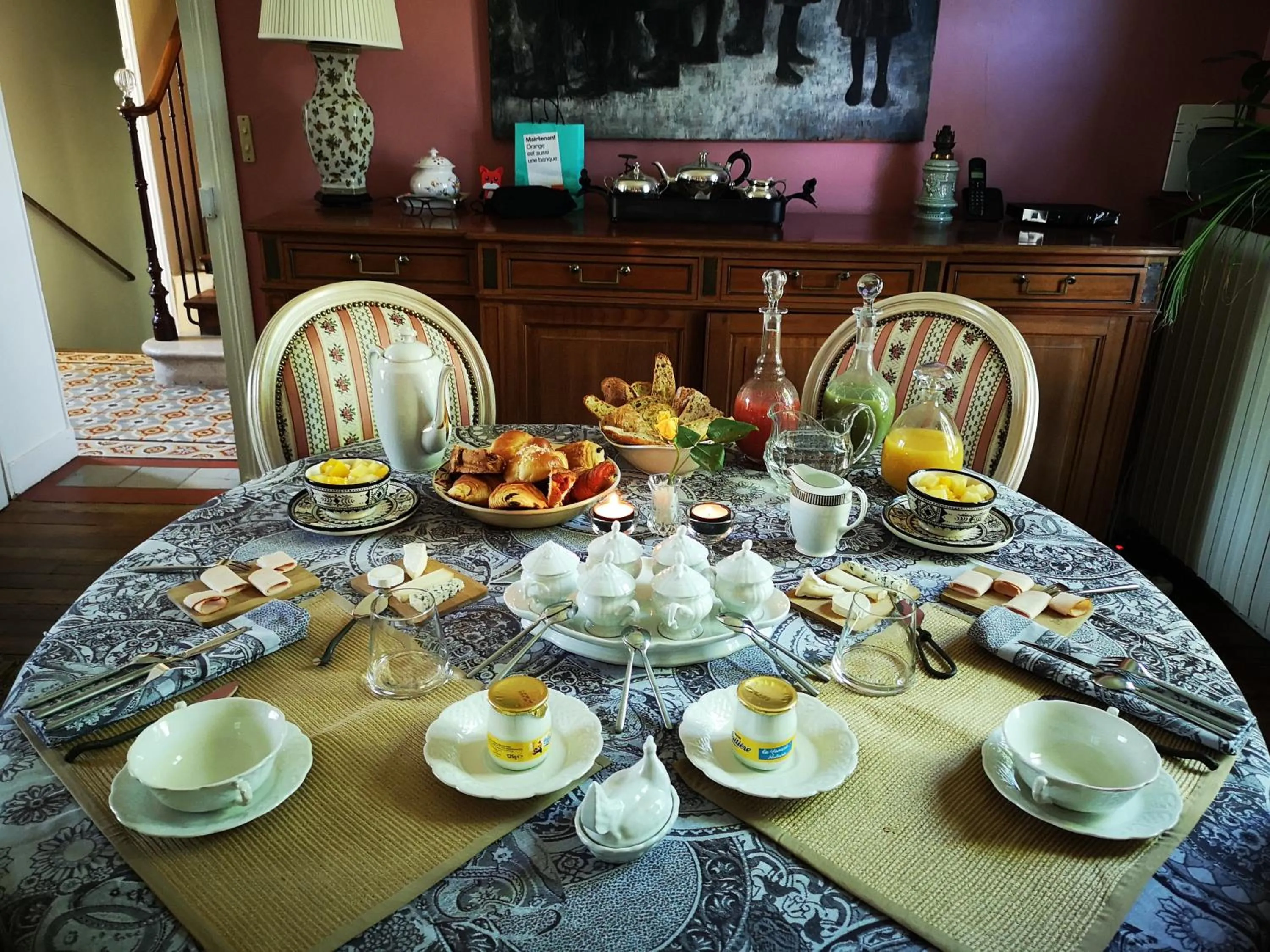 Continental breakfast in Villa le Cloky