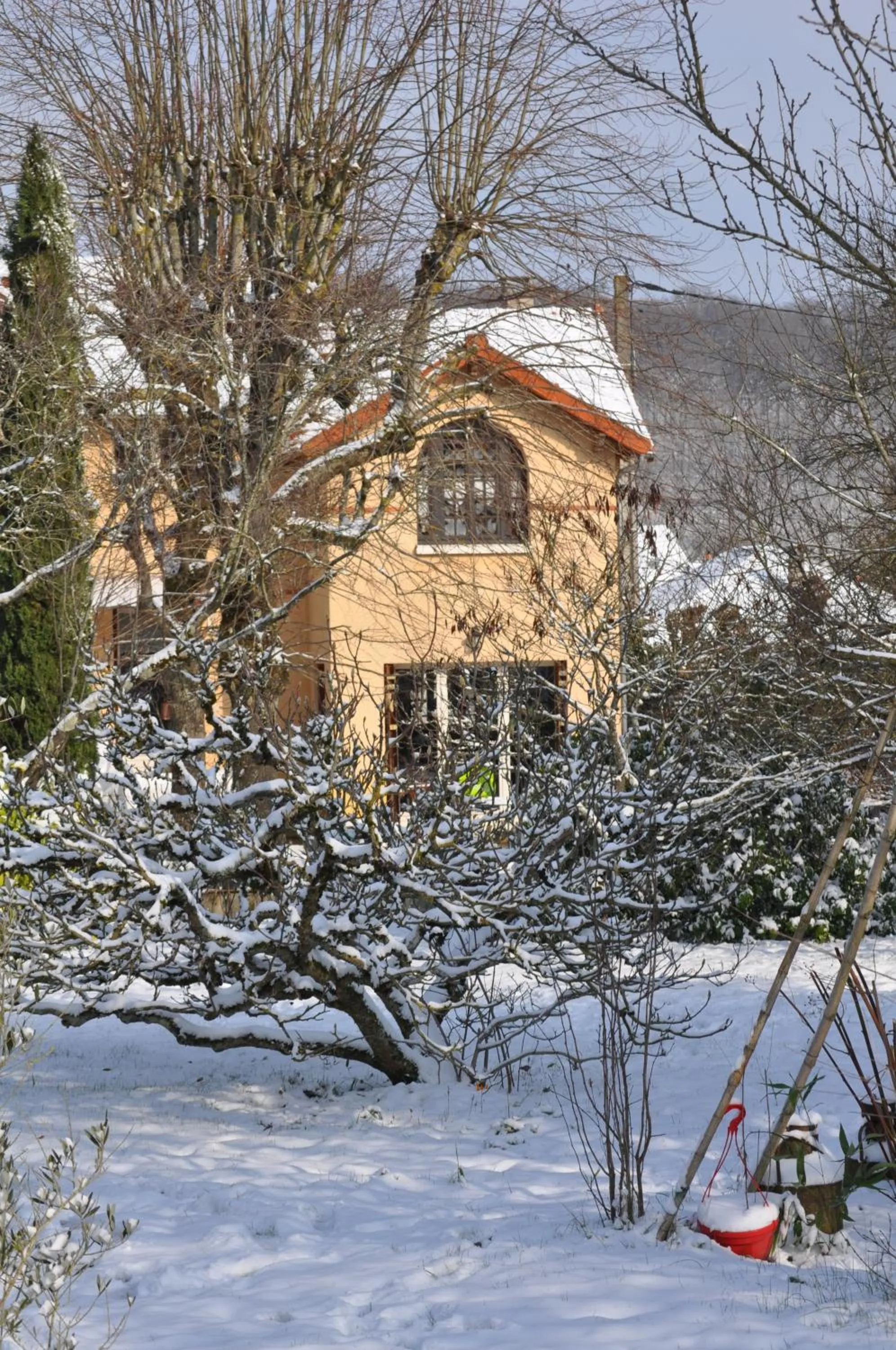 Property building in Villa le Cloky