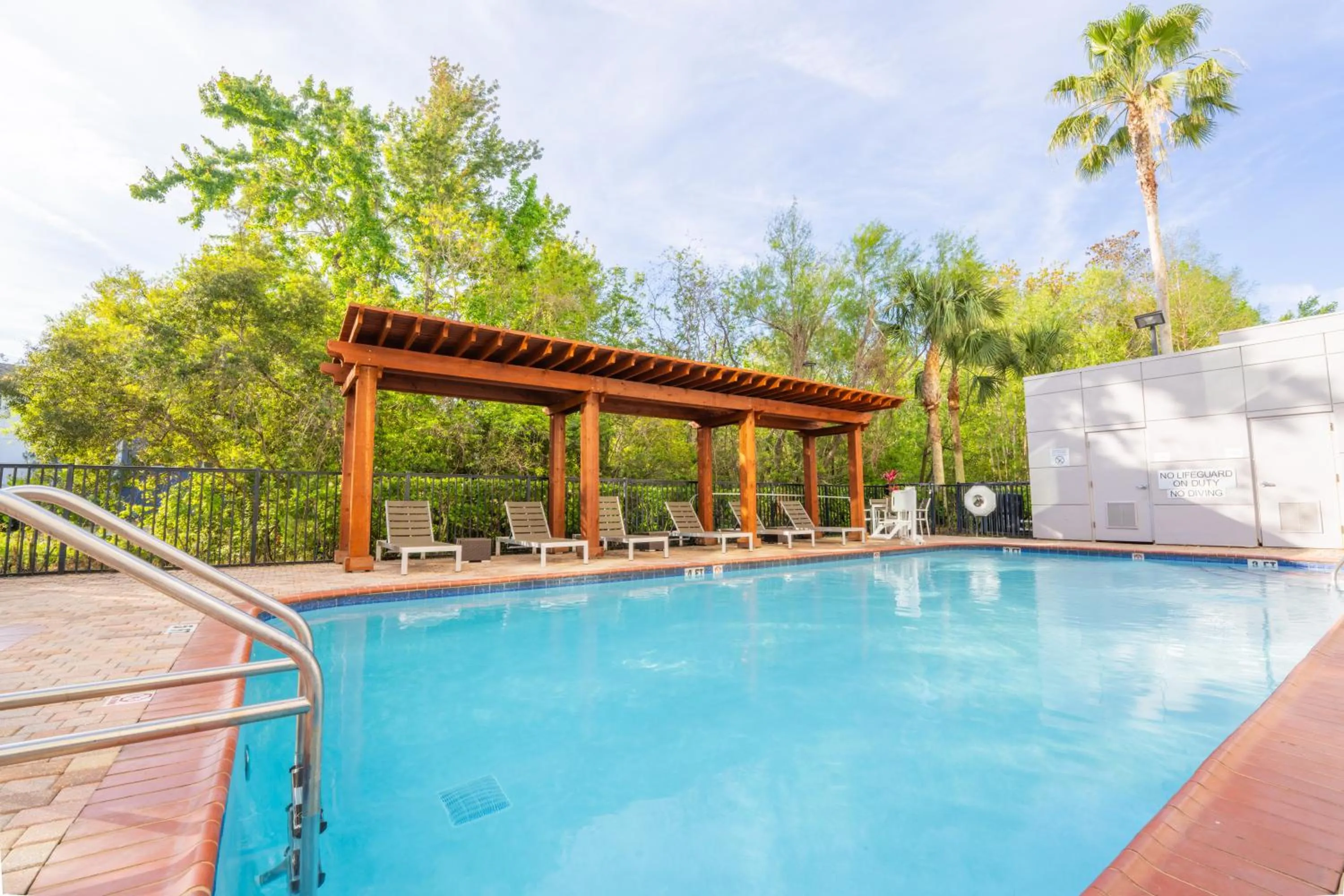 Swimming pool in Fairfield Inn & Suites Jacksonville Butler Boulevard