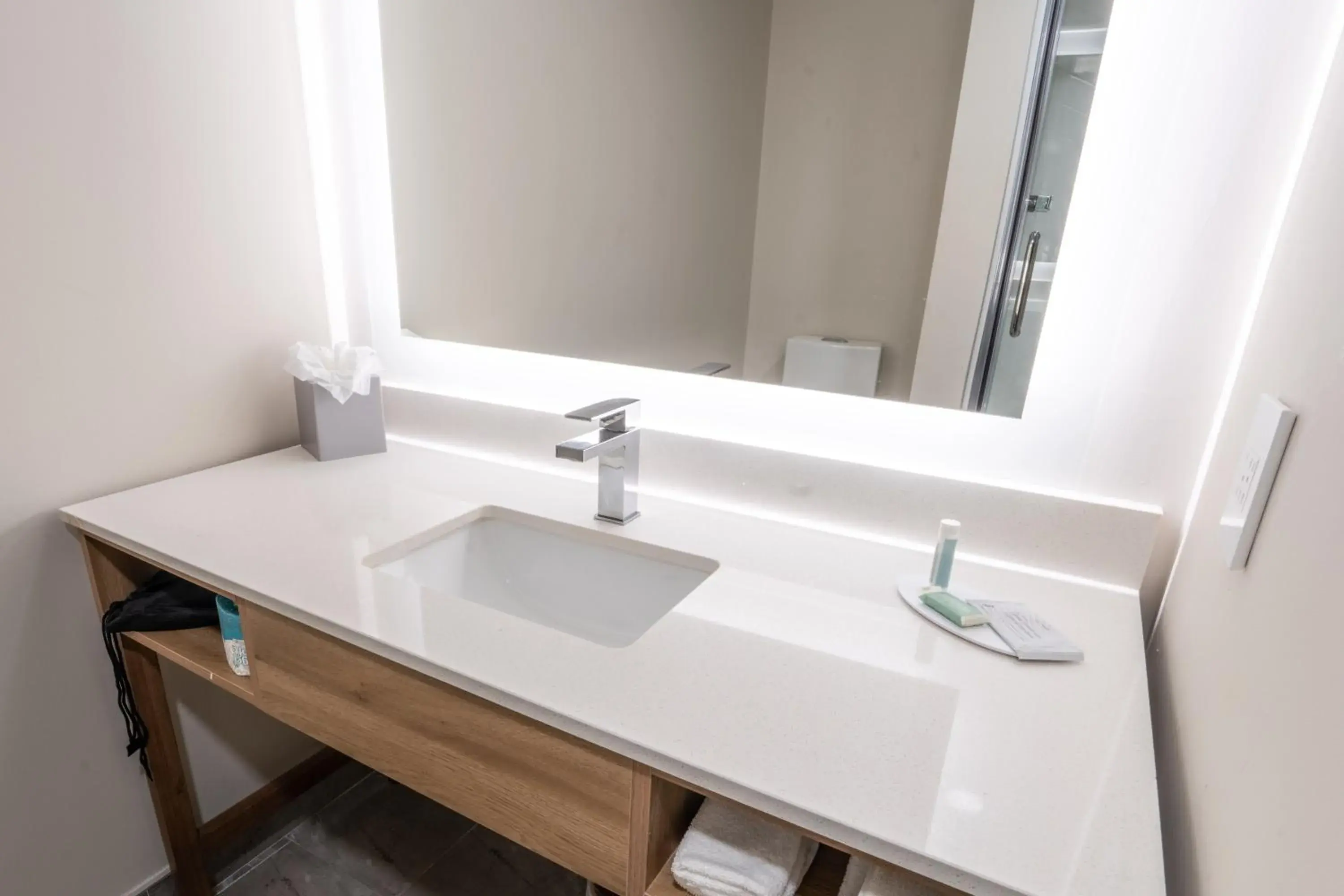 King Room - Hearing Accessible in Fairfield Inn & Suites Jacksonville Butler Boulevard King Room - Hearing Accessible in Fairfield Inn & Suites Jacksonville Butler Boulevard