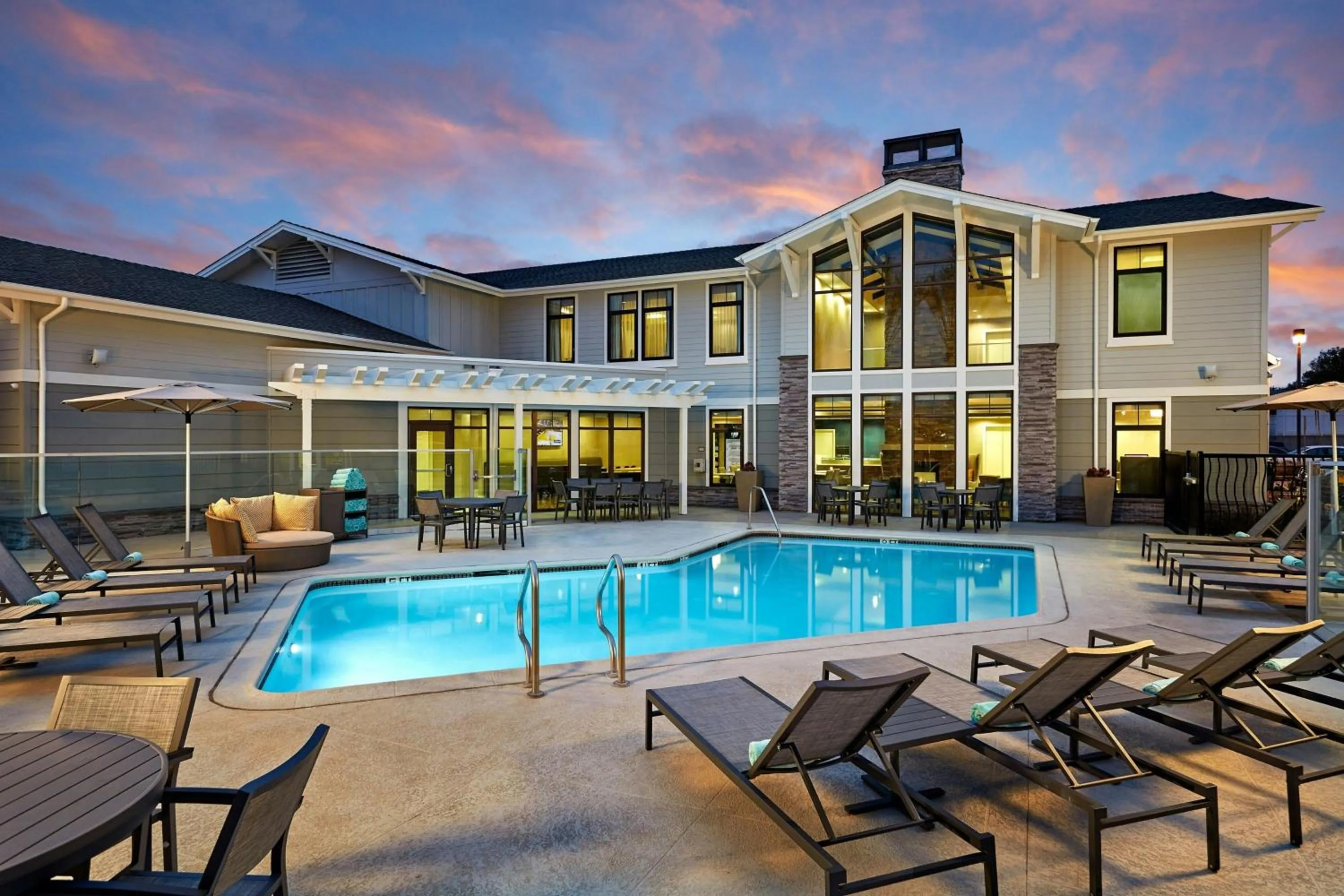 Swimming pool in Residence Inn Los Angeles LAX/Manhattan Beach