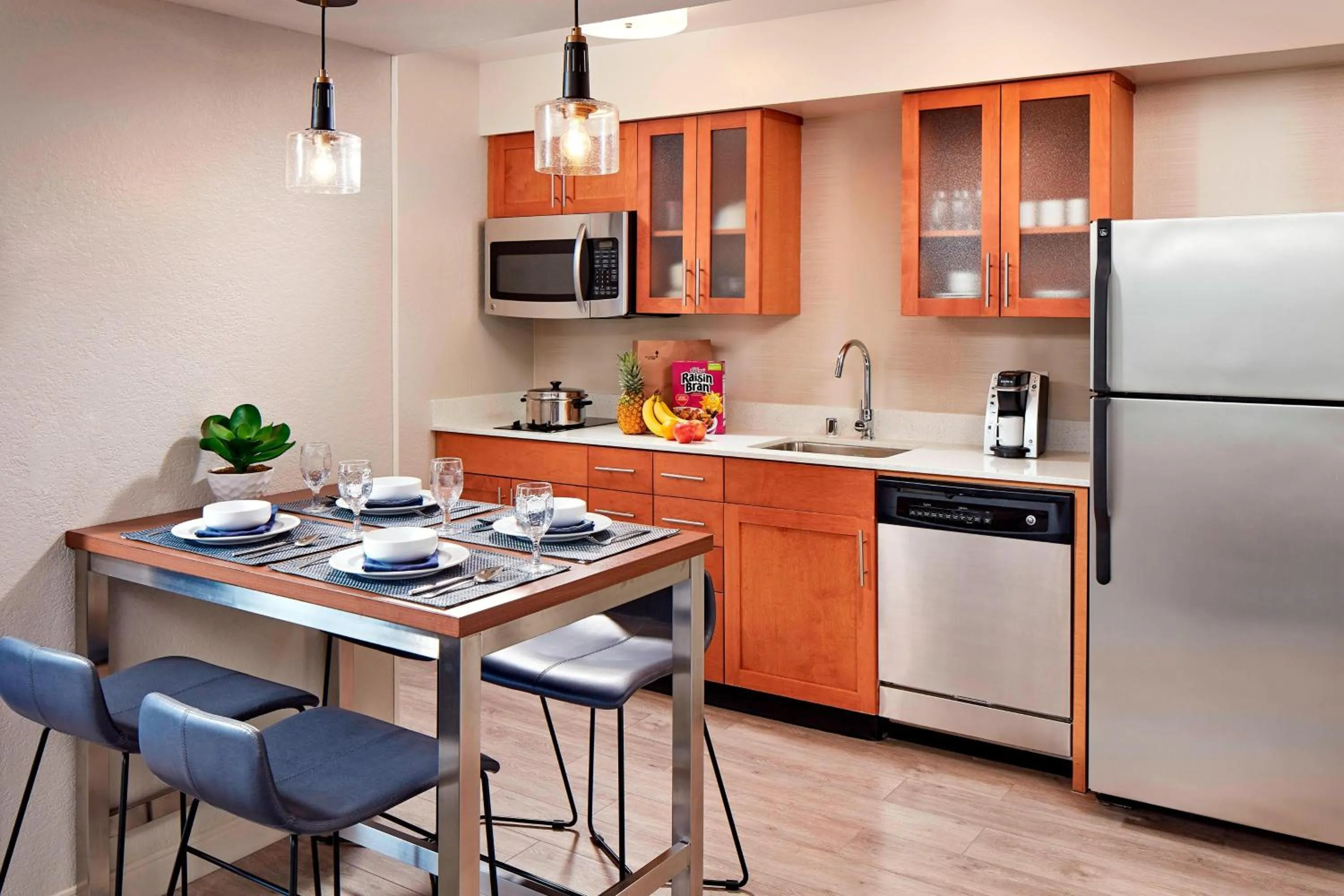 Kitchen or kitchenette in Residence Inn Los Angeles LAX/Manhattan Beach