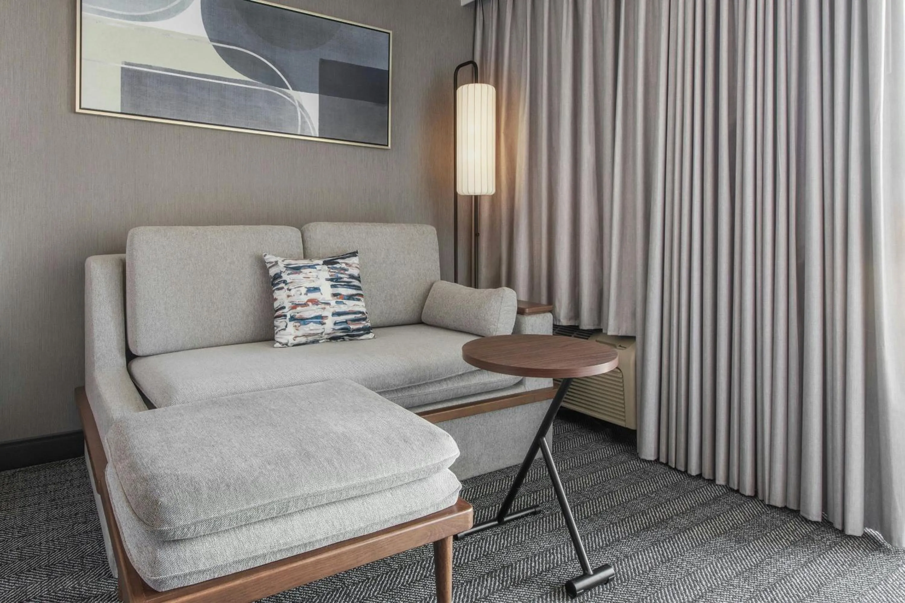 Photo of the whole room in Courtyard by Marriott Los Angeles Pasadena/Monrovia