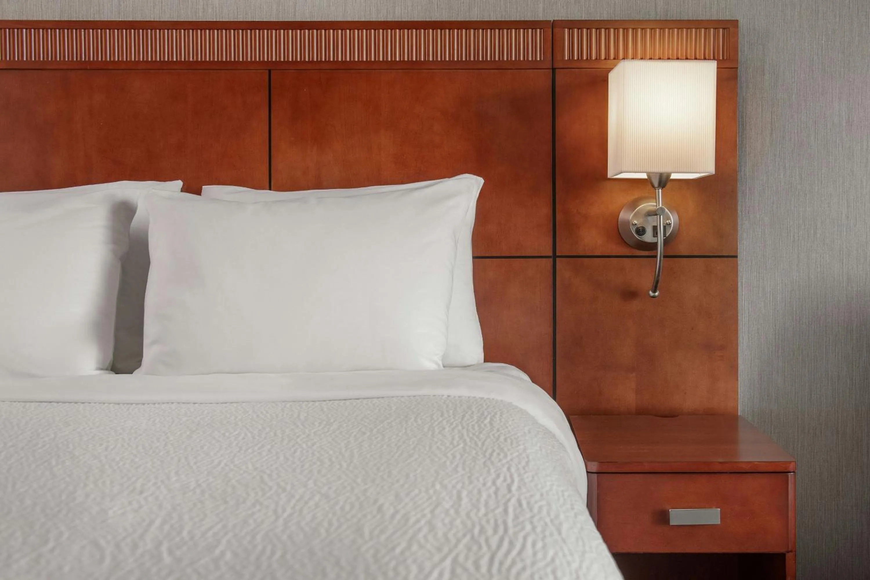 Photo of the whole room, Bed in Courtyard by Marriott Los Angeles Pasadena/Monrovia