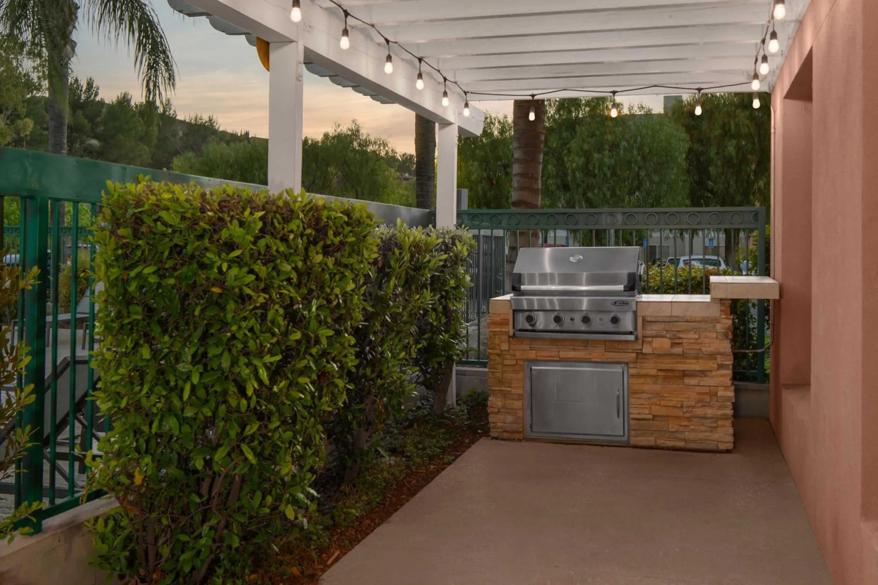 BBQ facilities in Residence Inn by Marriott Santa Clarita Valencia