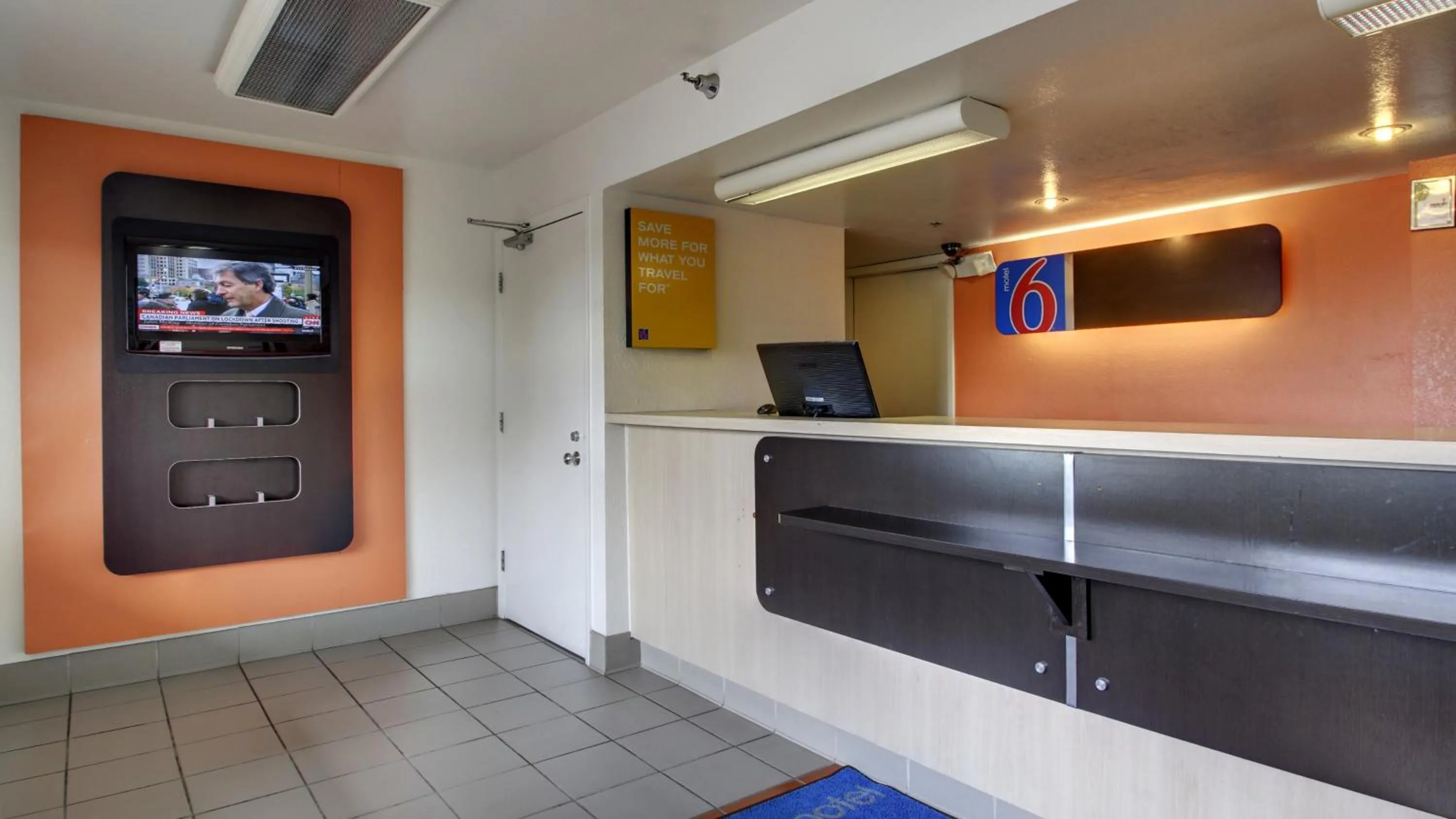 Lobby or reception in Motel 6-Des Moines, IA - North