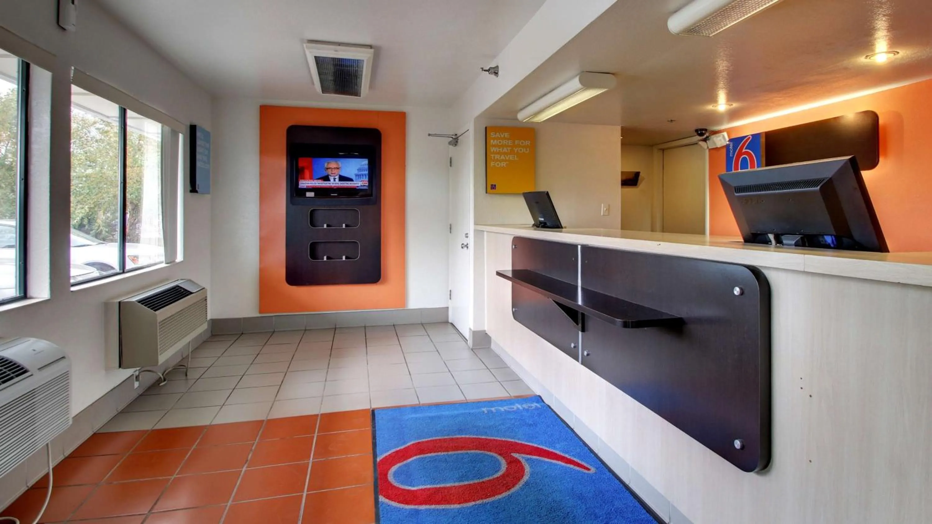 Lobby or reception in Motel 6-Des Moines, IA - North