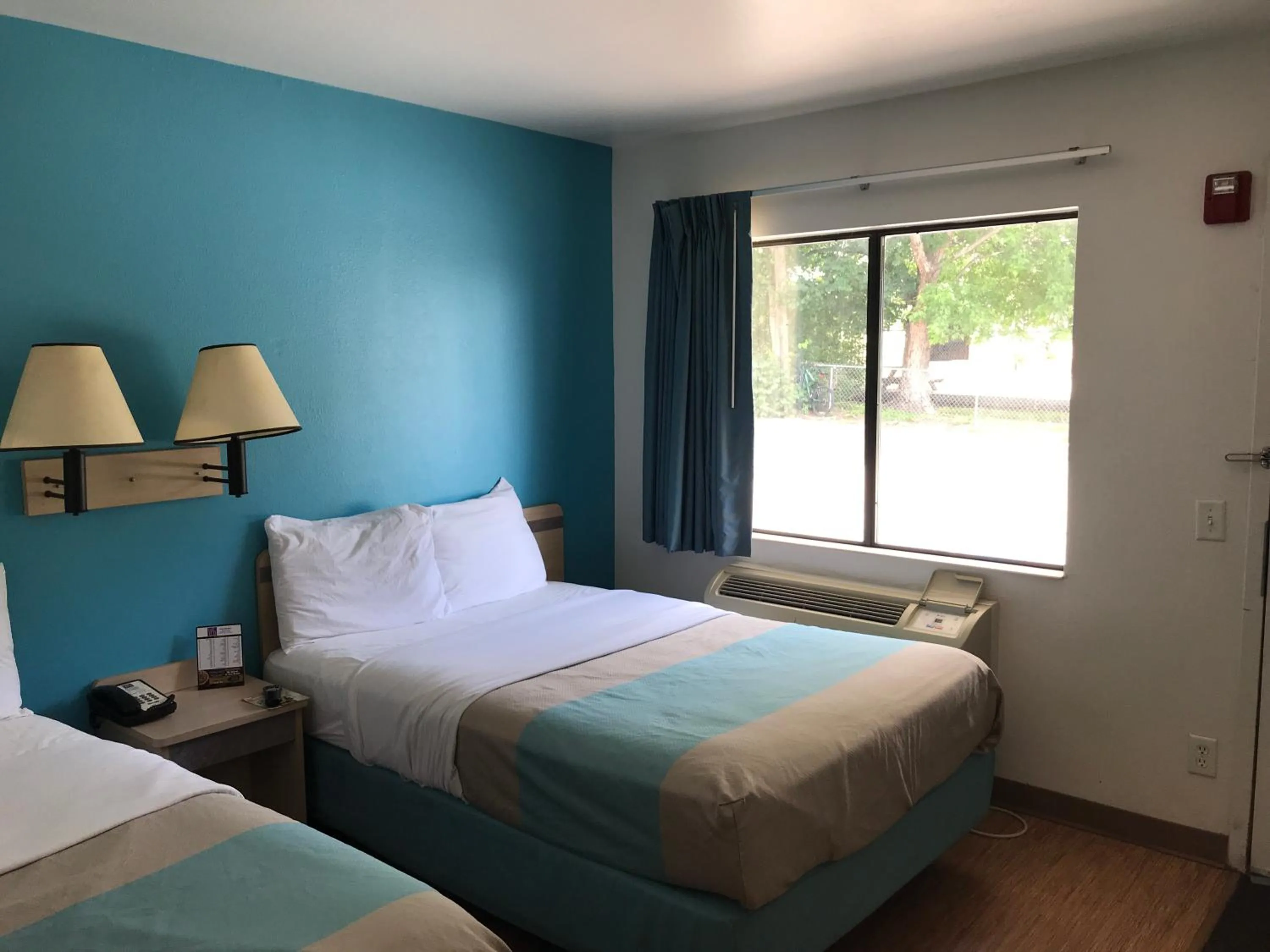 Bedroom, Bed in Motel 6-Des Moines, IA - North