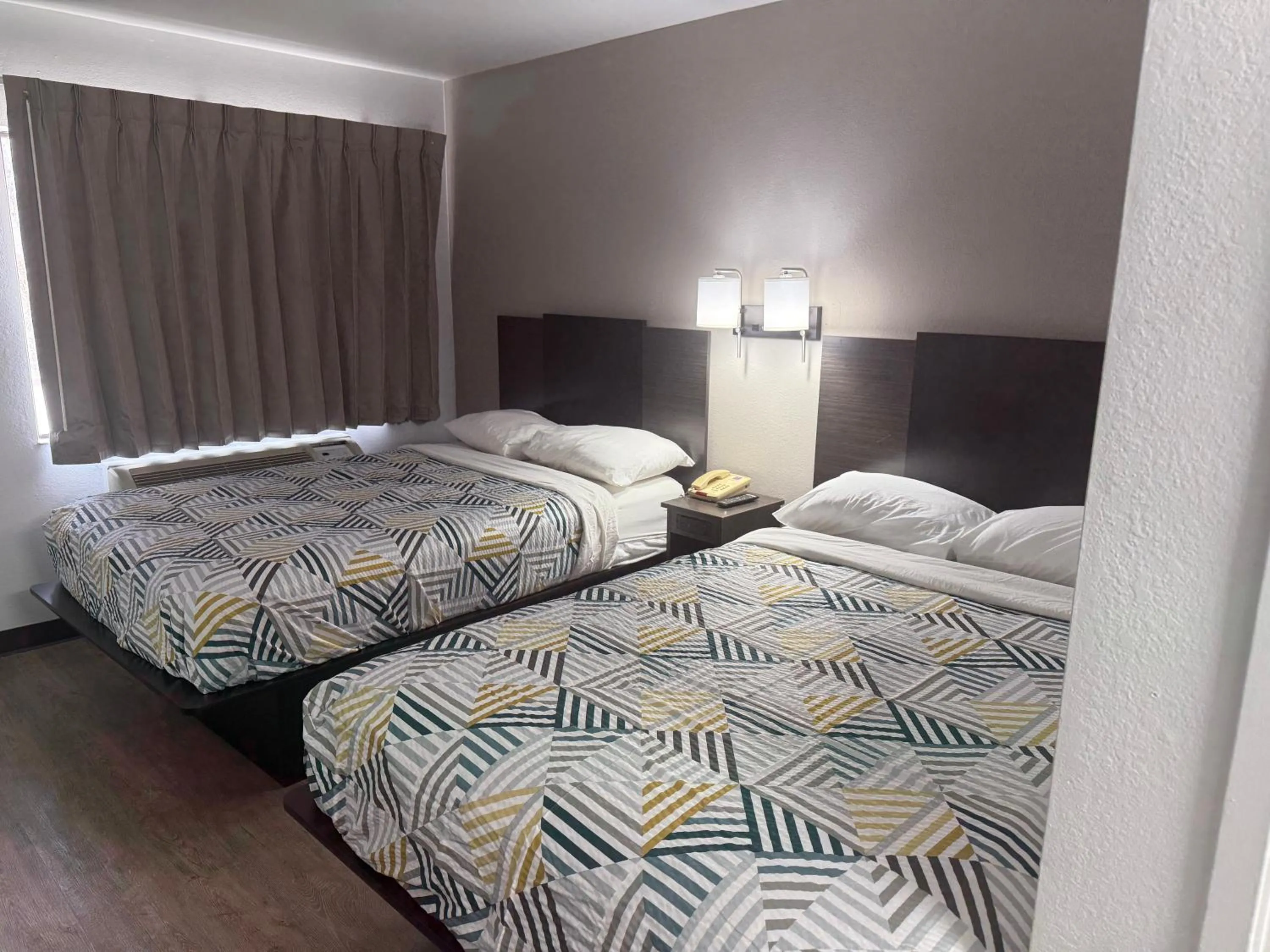 Bedroom, Bed in Motel 6-Des Moines, IA - North