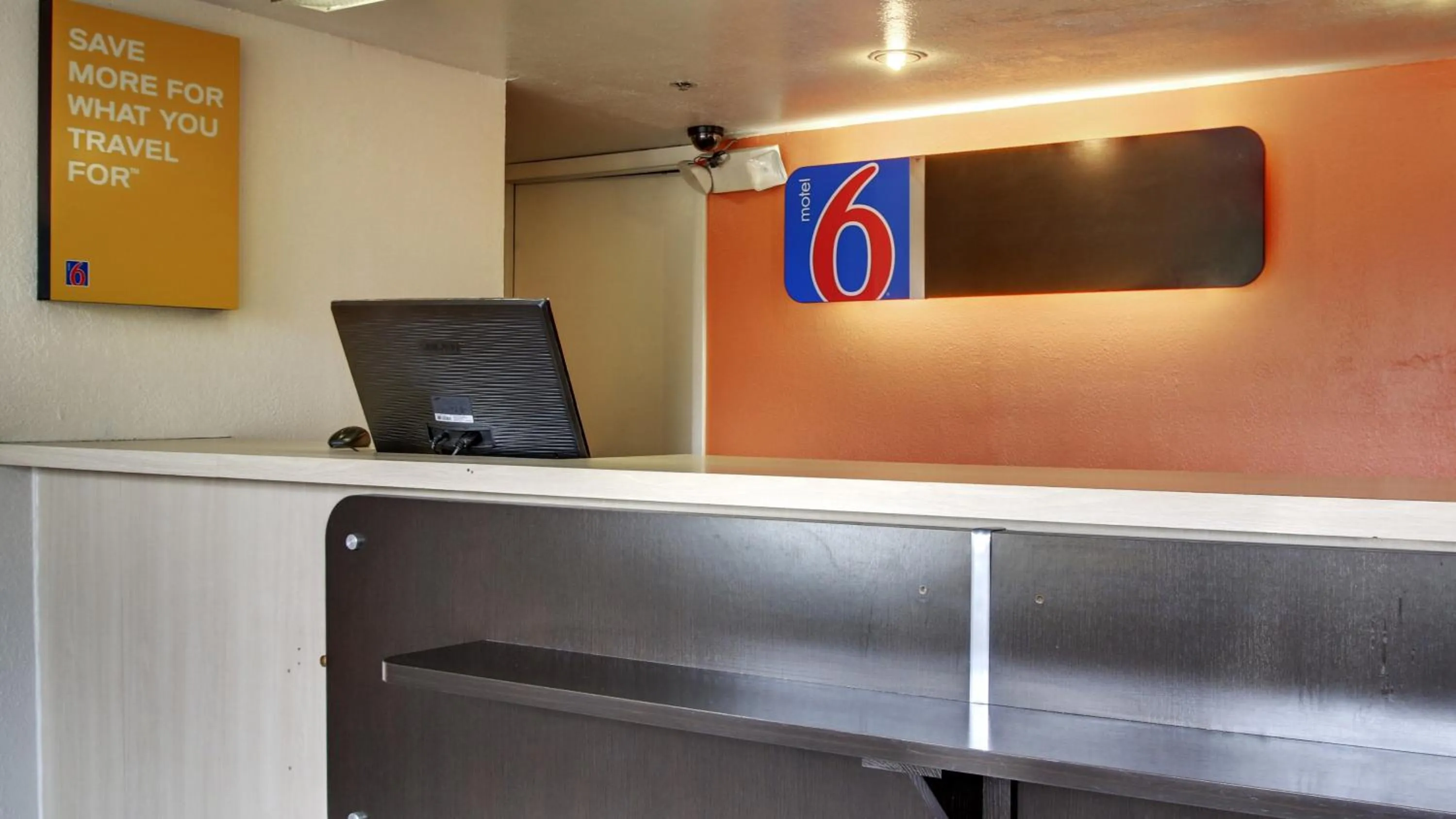 Lobby or reception in Motel 6-Des Moines, IA - North