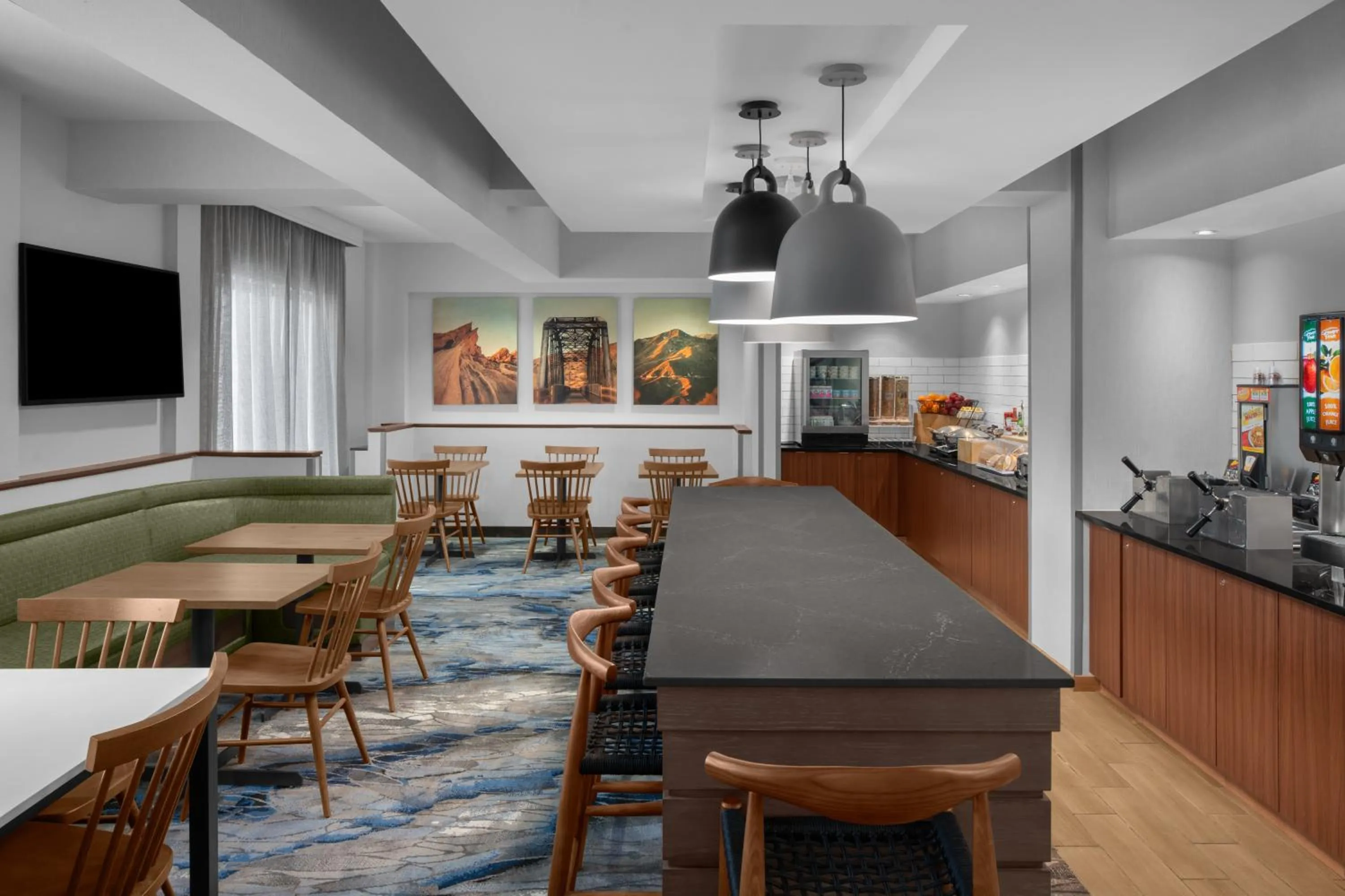 Restaurant/places to eat in Fairfield Inn by Marriott Santa Clarita Valencia