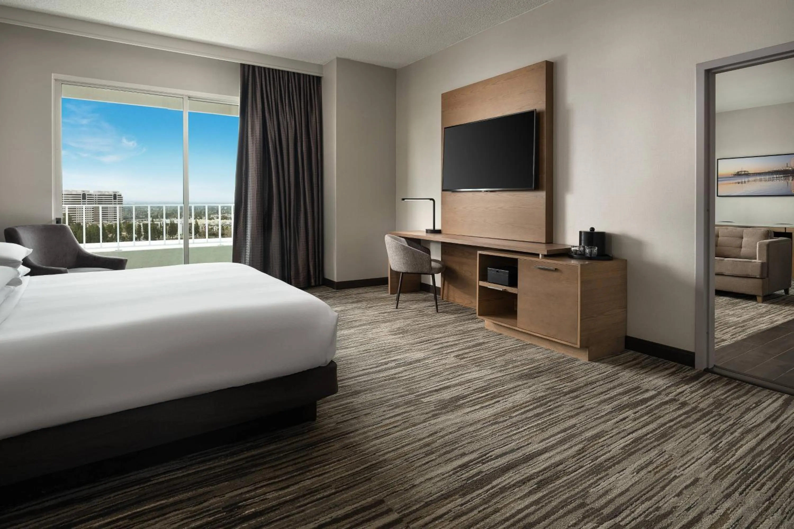 Bedroom, Bed in Warner Center Marriott Woodland Hills