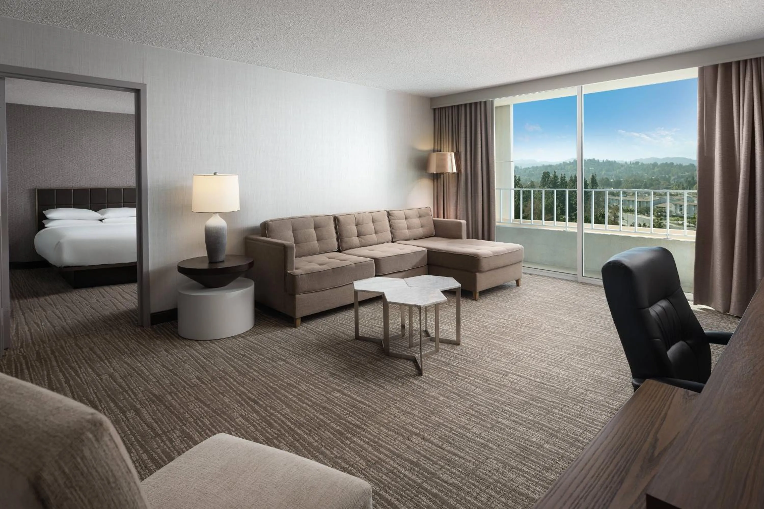 Living room in Warner Center Marriott Woodland Hills