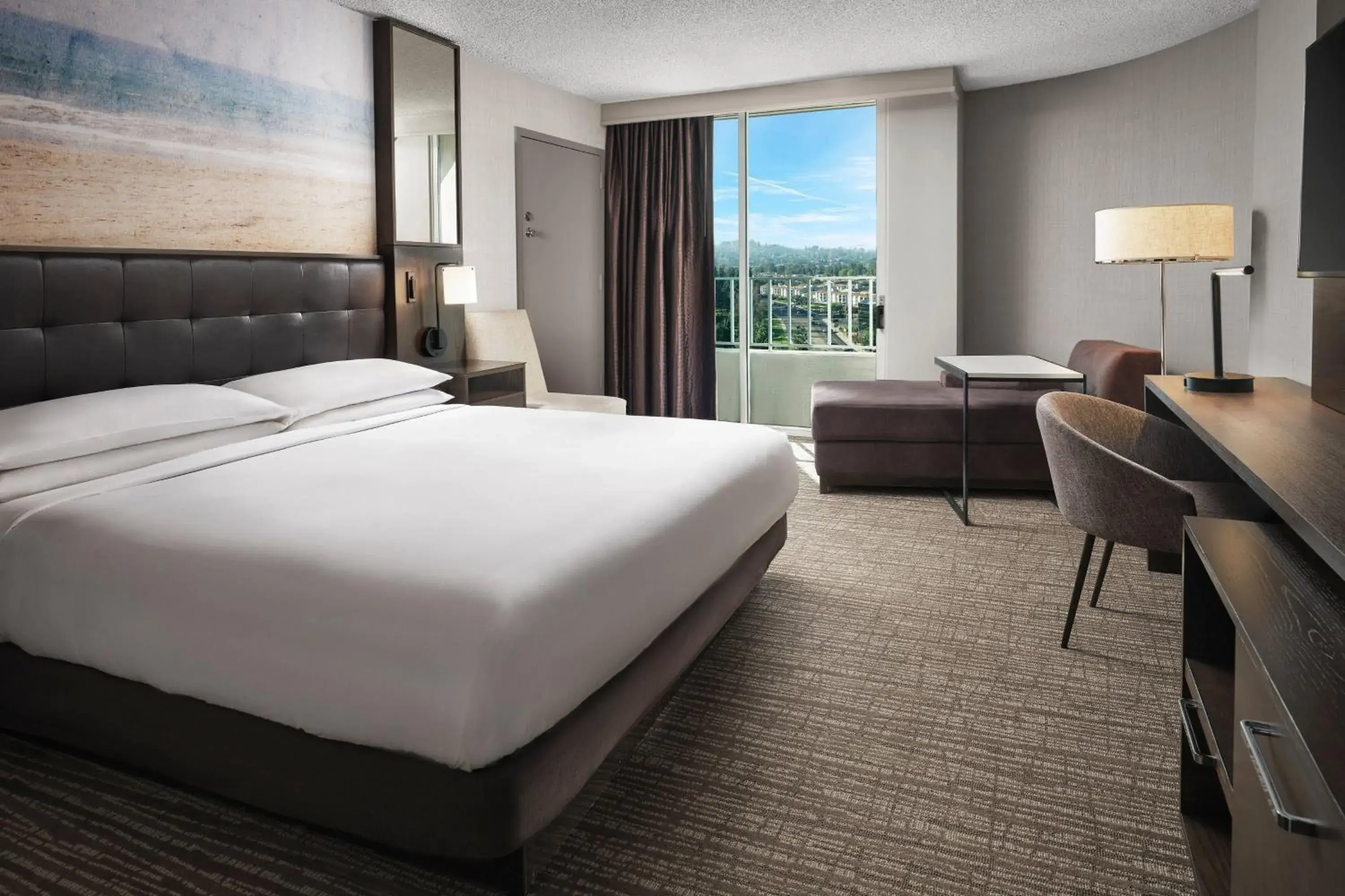 Deluxe King or Double Room High Floor in Warner Center Marriott Woodland Hills Deluxe King or Double Room High Floor in Warner Center Marriott Woodland Hills