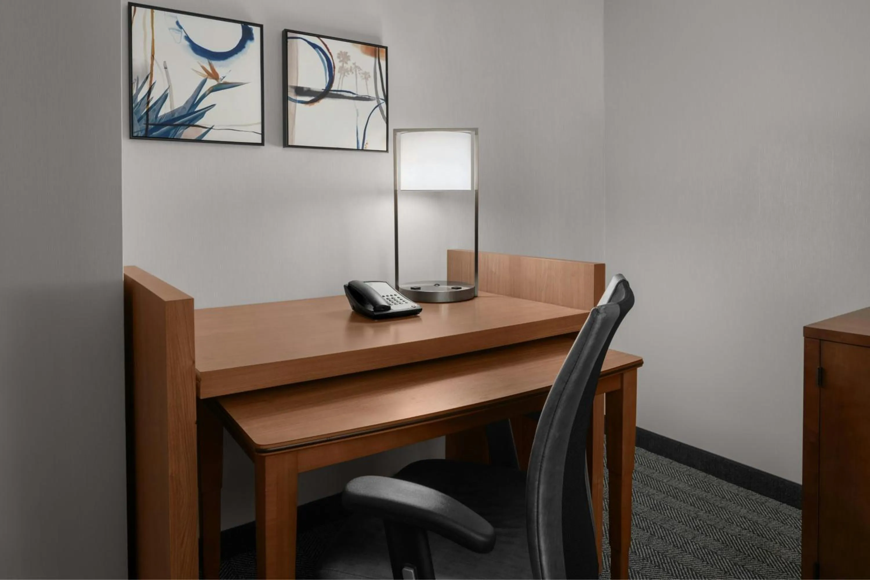 Bedroom in Courtyard by Marriott Cypress Anaheim / Orange County