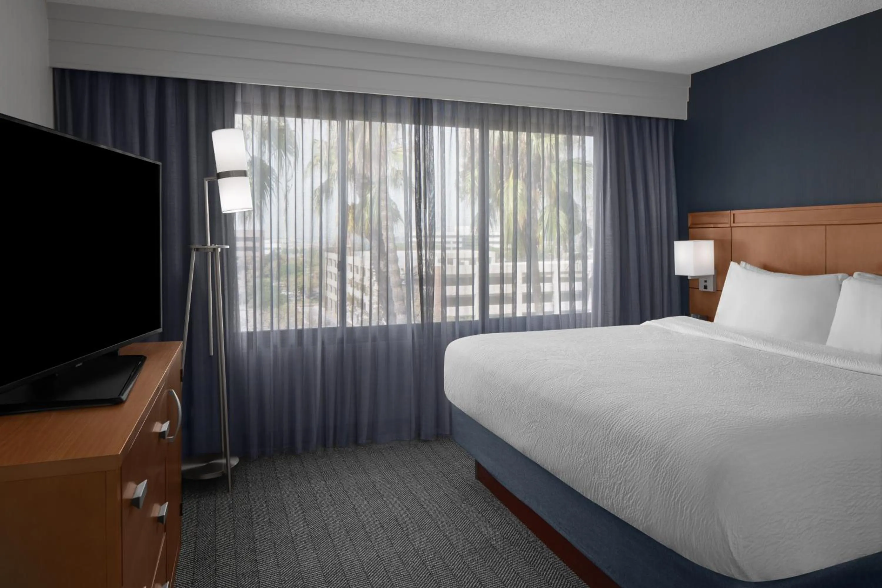 Bedroom, Bed in Courtyard by Marriott Cypress Anaheim / Orange County