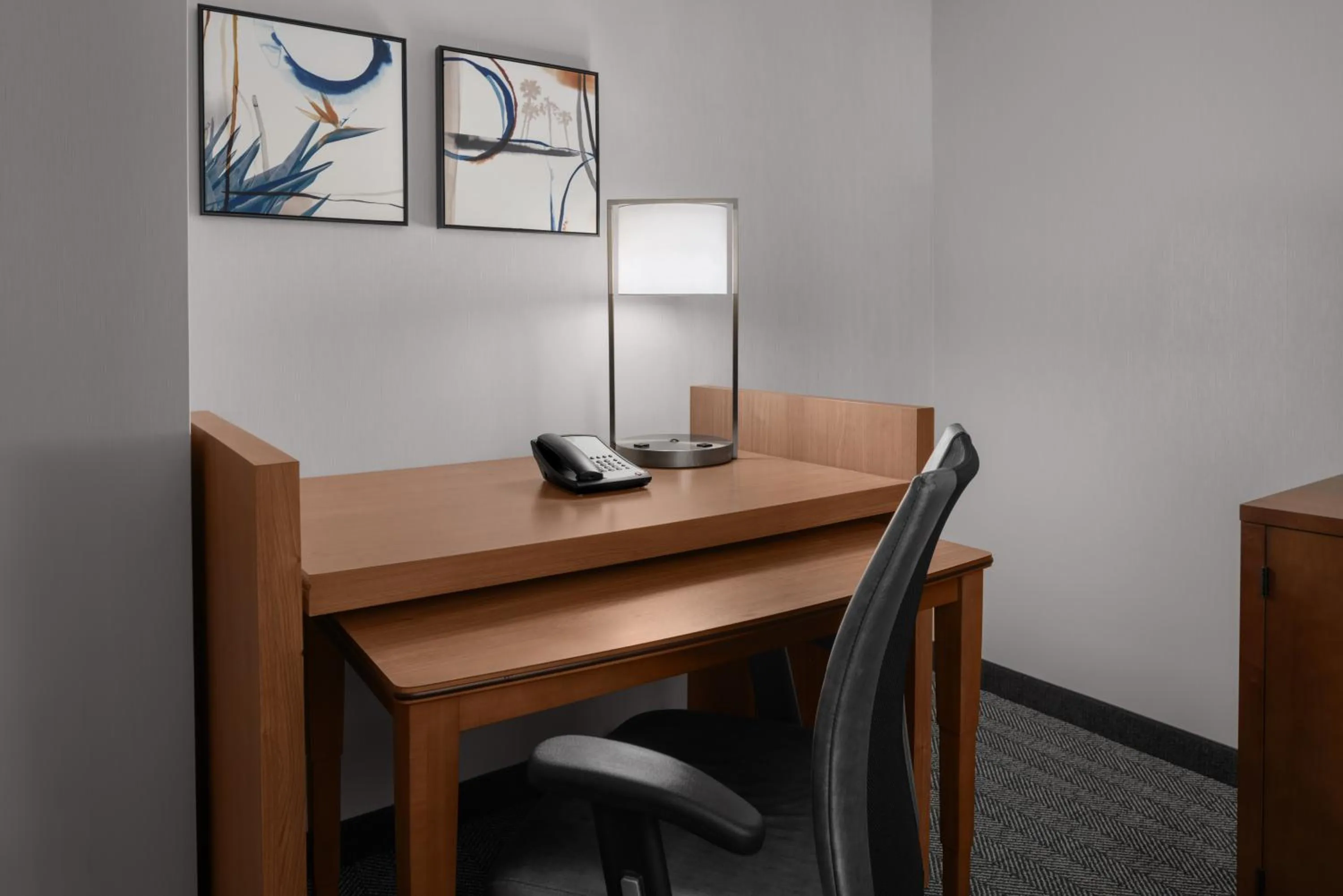 hair dresser in Courtyard by Marriott Cypress Anaheim / Orange County