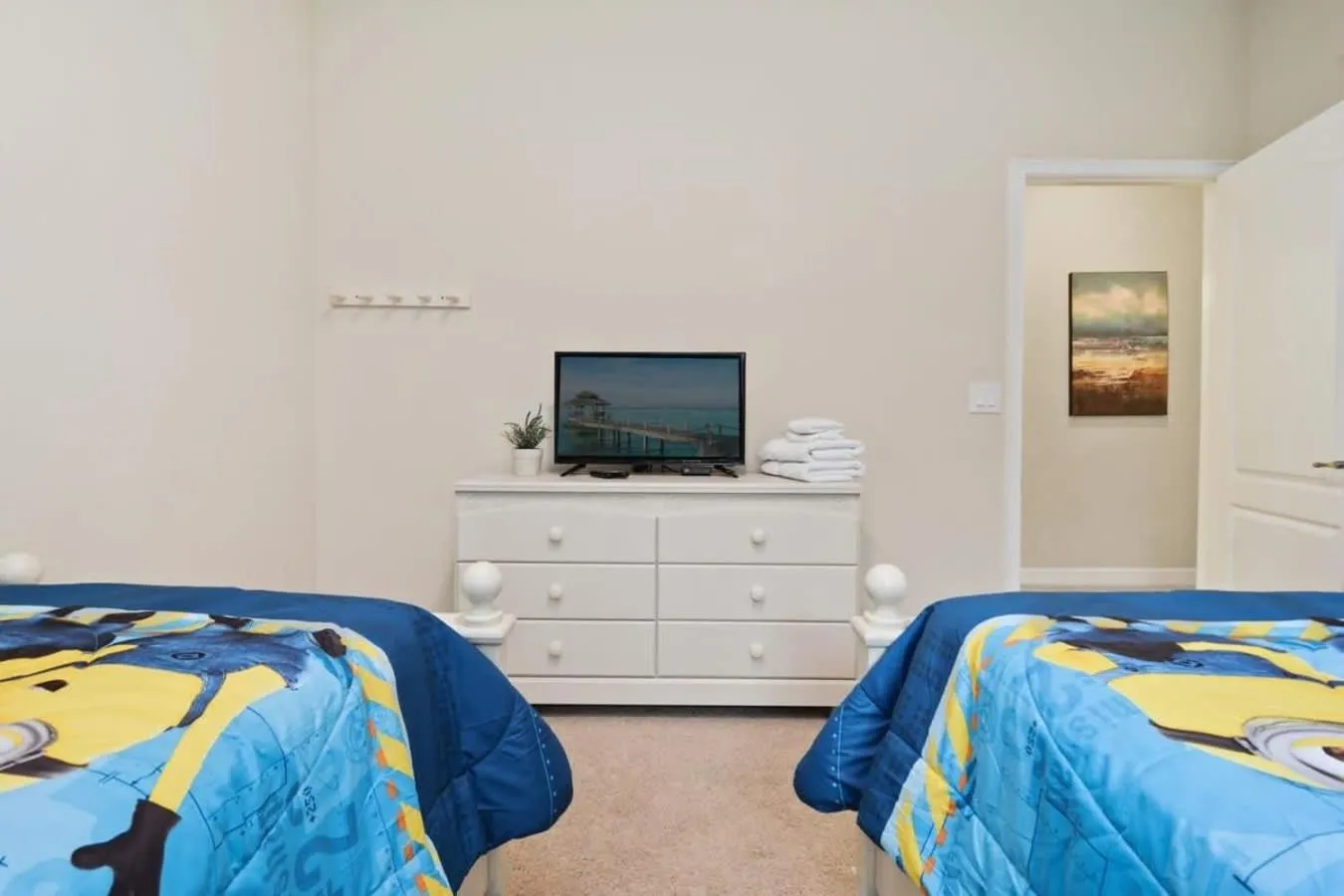 Bed in Five Bedrooms Home with Pool 4851