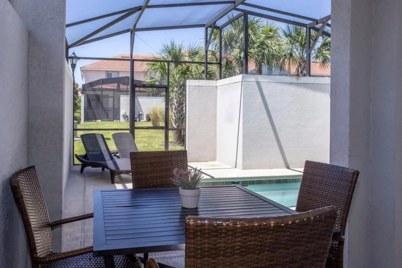 Five Bedrooms Home with Pool 4851