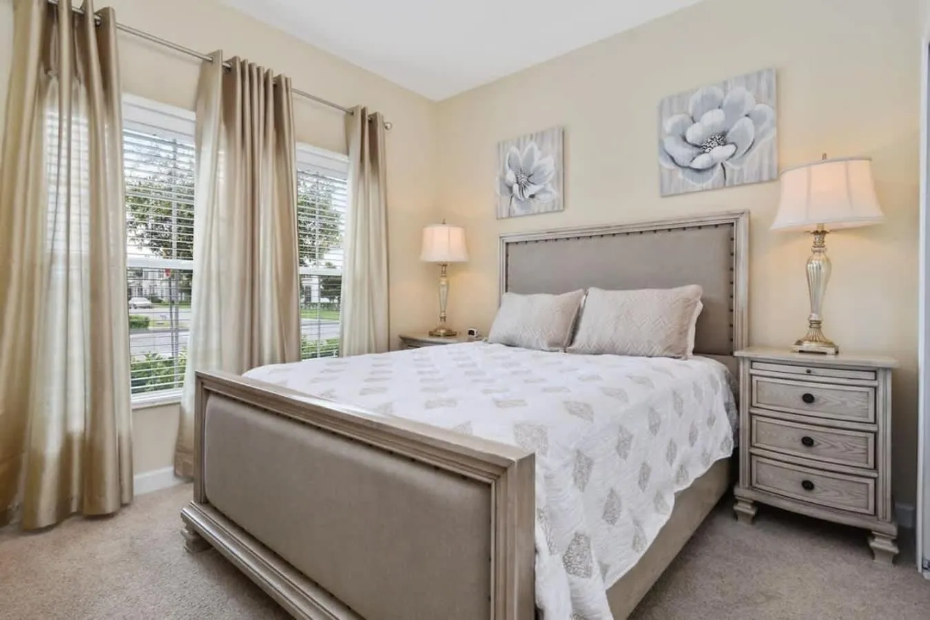 Bed in Five Bedrooms Home with Pool 4851