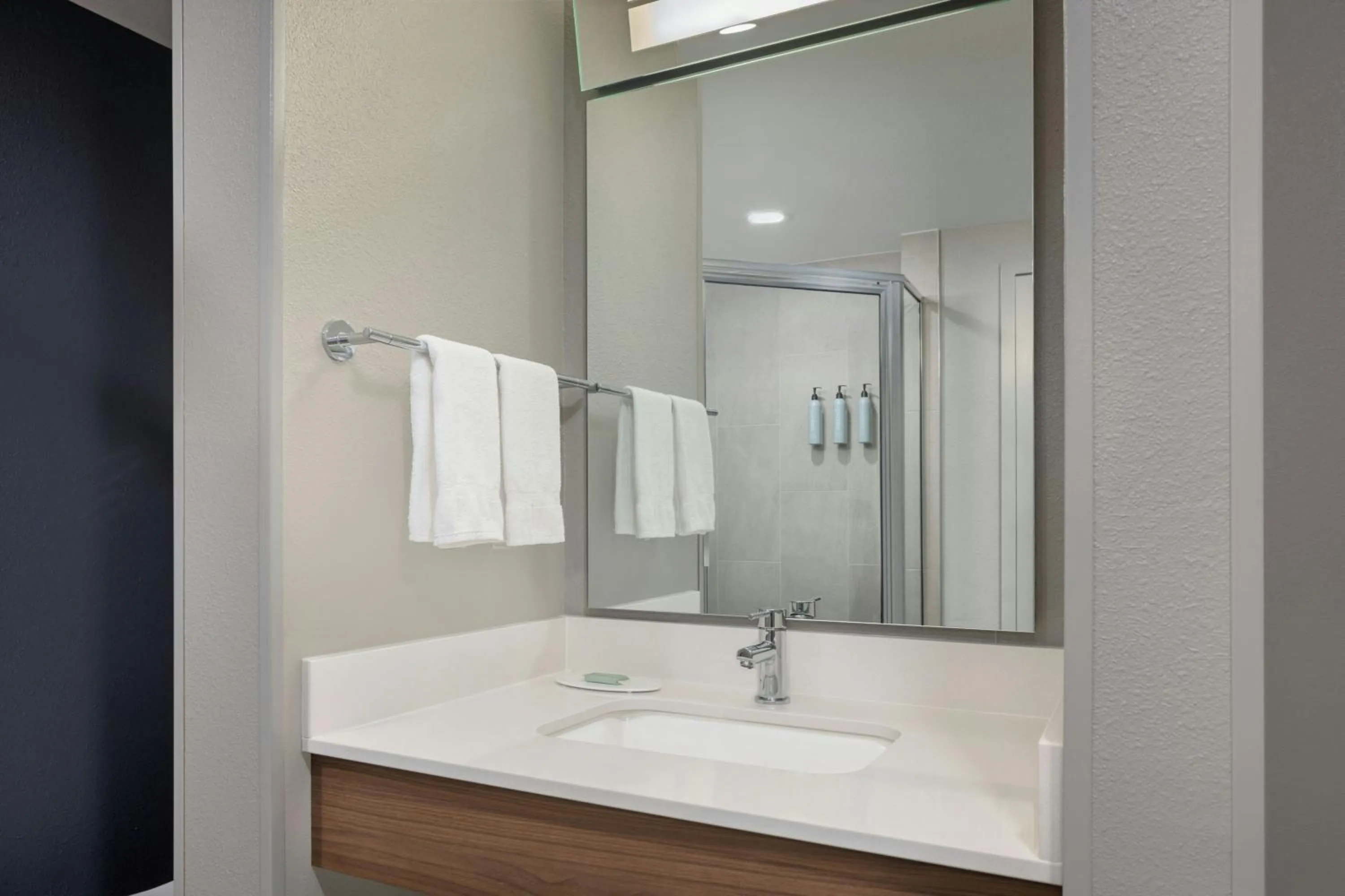 Photo of the whole room in Courtyard by Marriott Little Rock Downtown