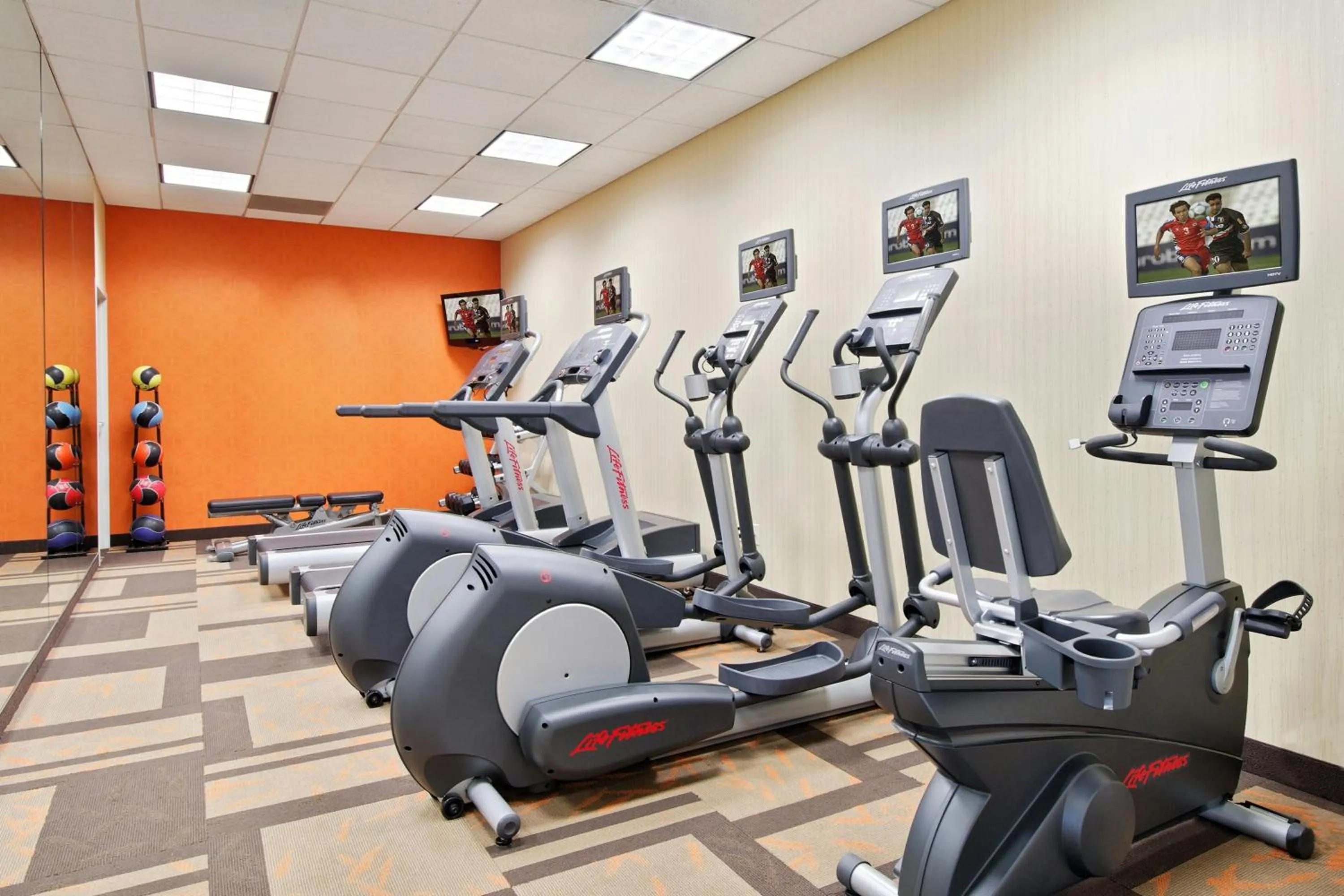 Fitness centre/facilities in Courtyard by Marriott Little Rock Downtown