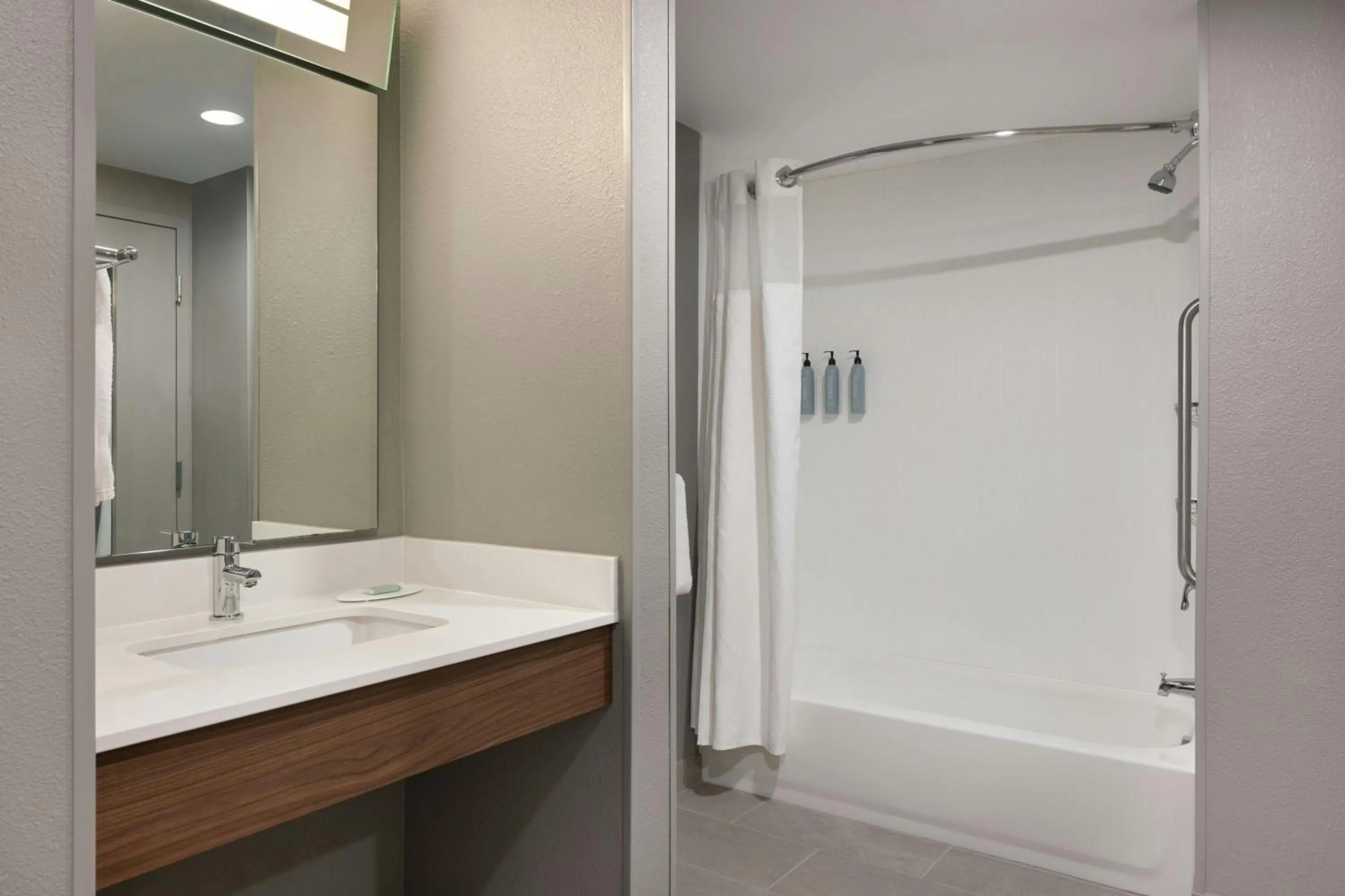 Bathroom in Courtyard by Marriott Little Rock Downtown