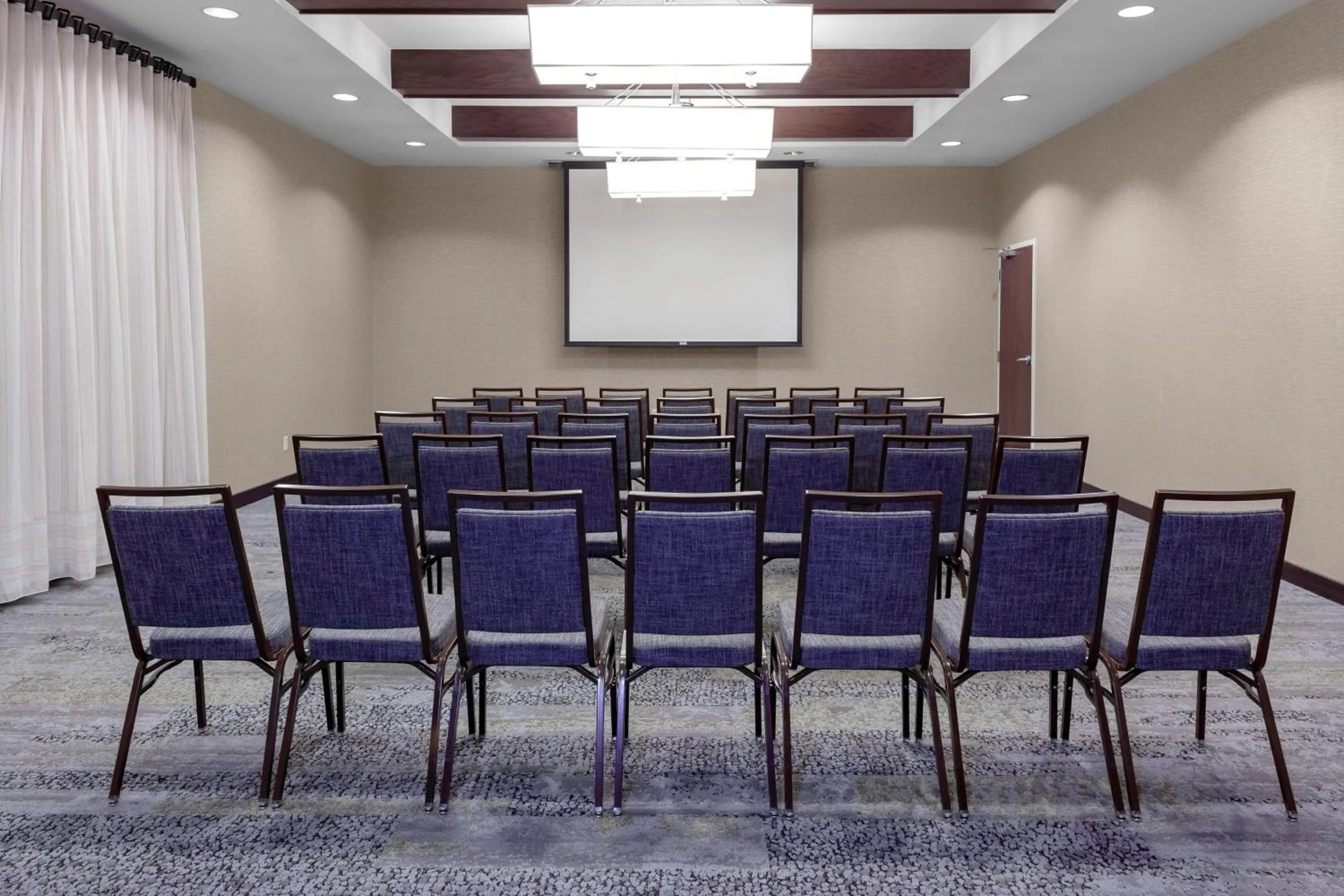 Meeting/conference room in Courtyard Memphis Downtown