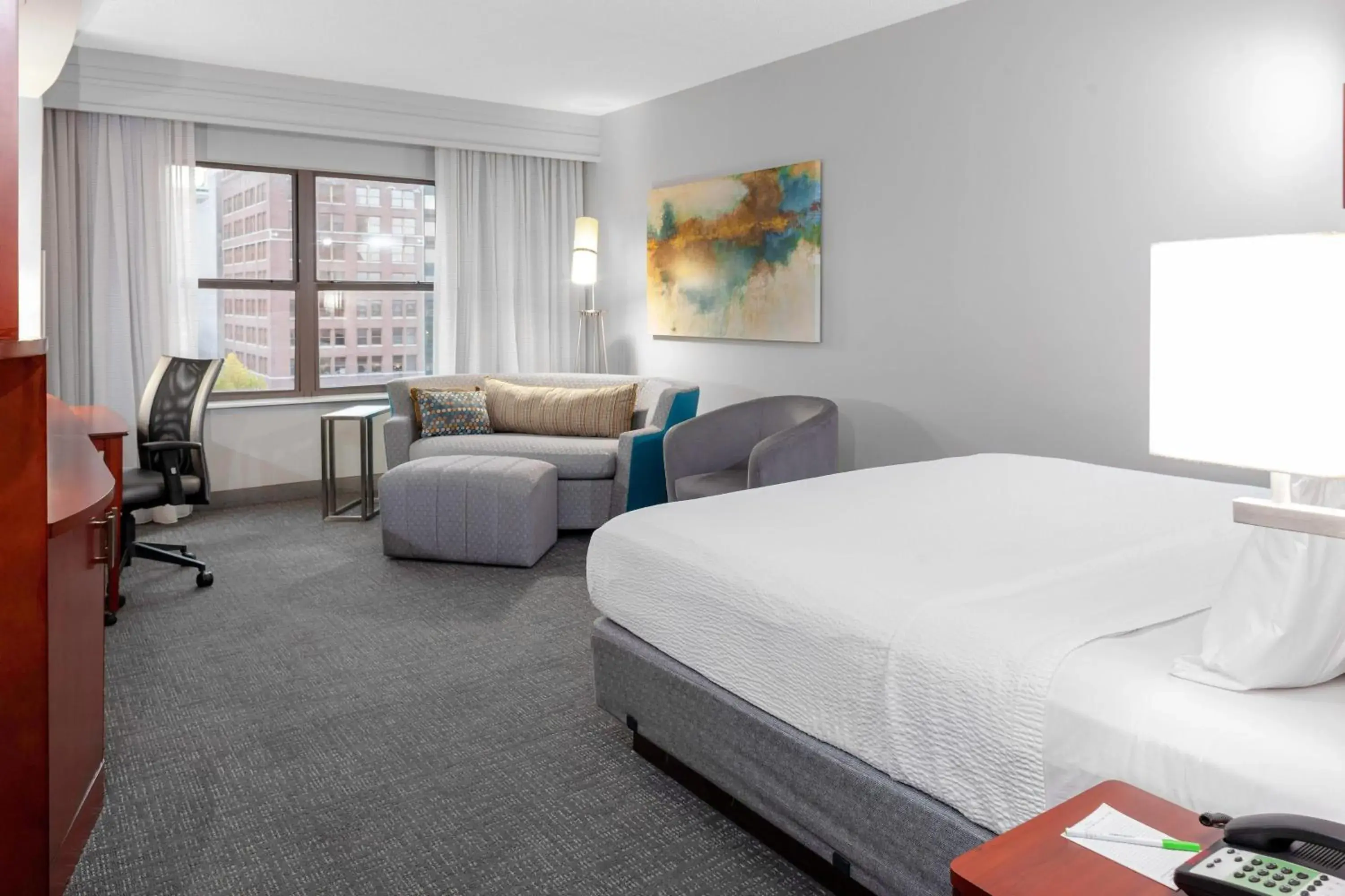 King Room with Sofa Bed in Courtyard Memphis Downtown King Room with Sofa Bed in Courtyard Memphis Downtown