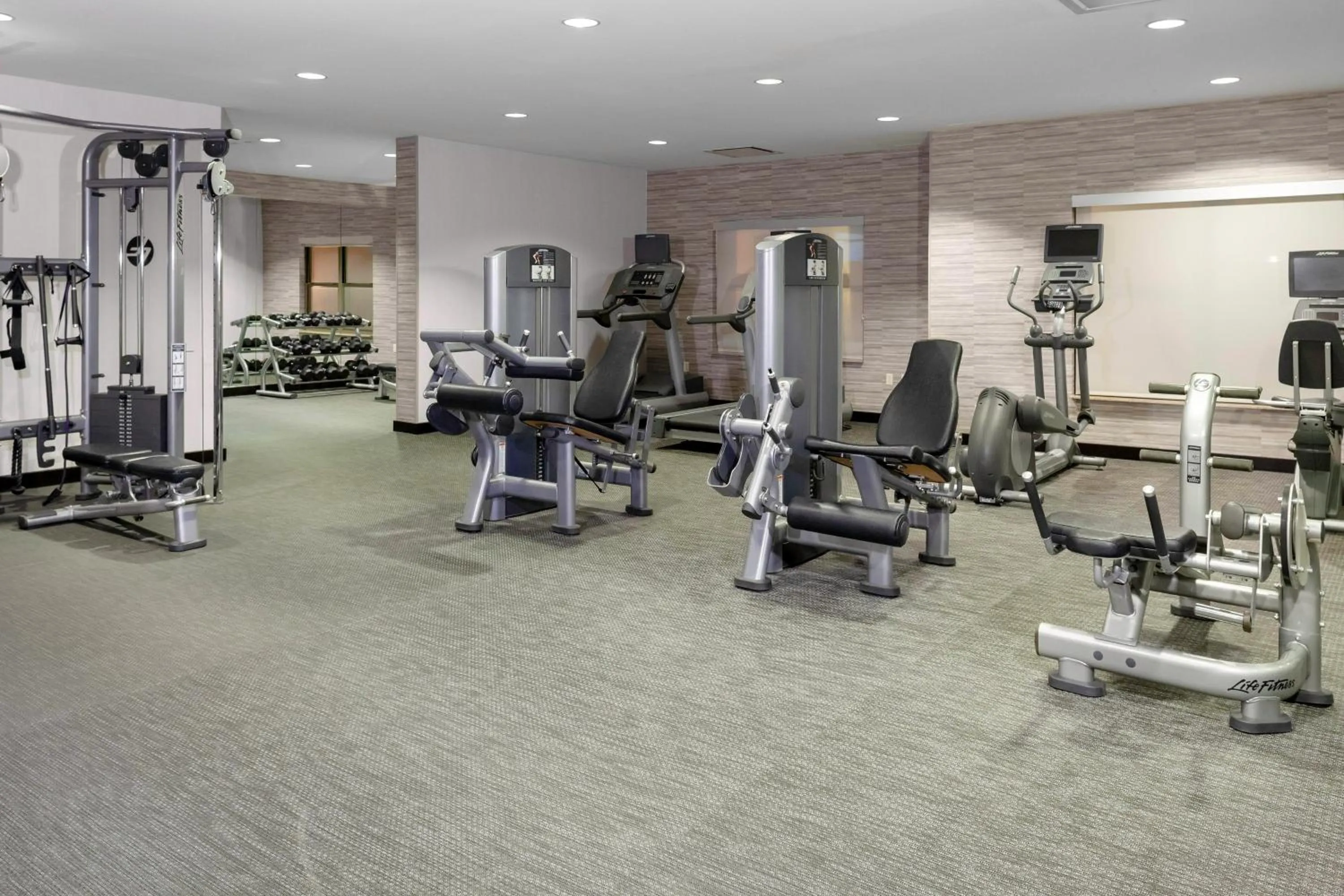 Fitness centre/facilities in Courtyard Memphis Downtown