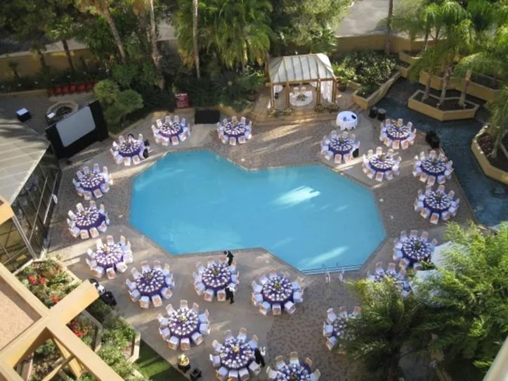 Swimming pool in Long Beach Marriott