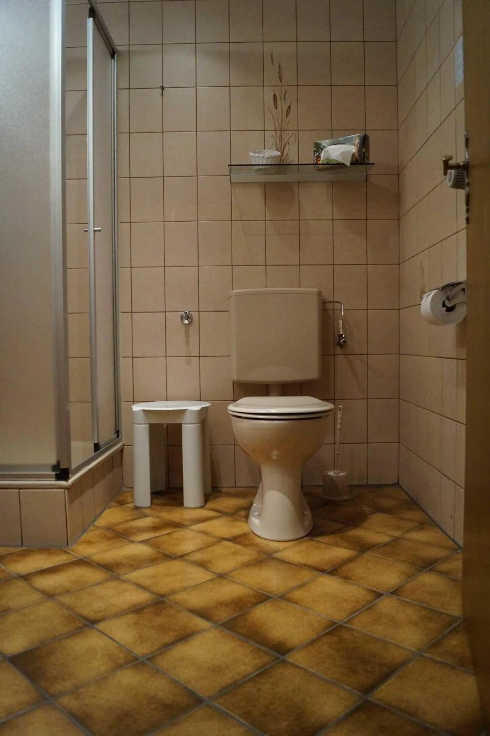 Shower in Cafe Best Gaestezimmer