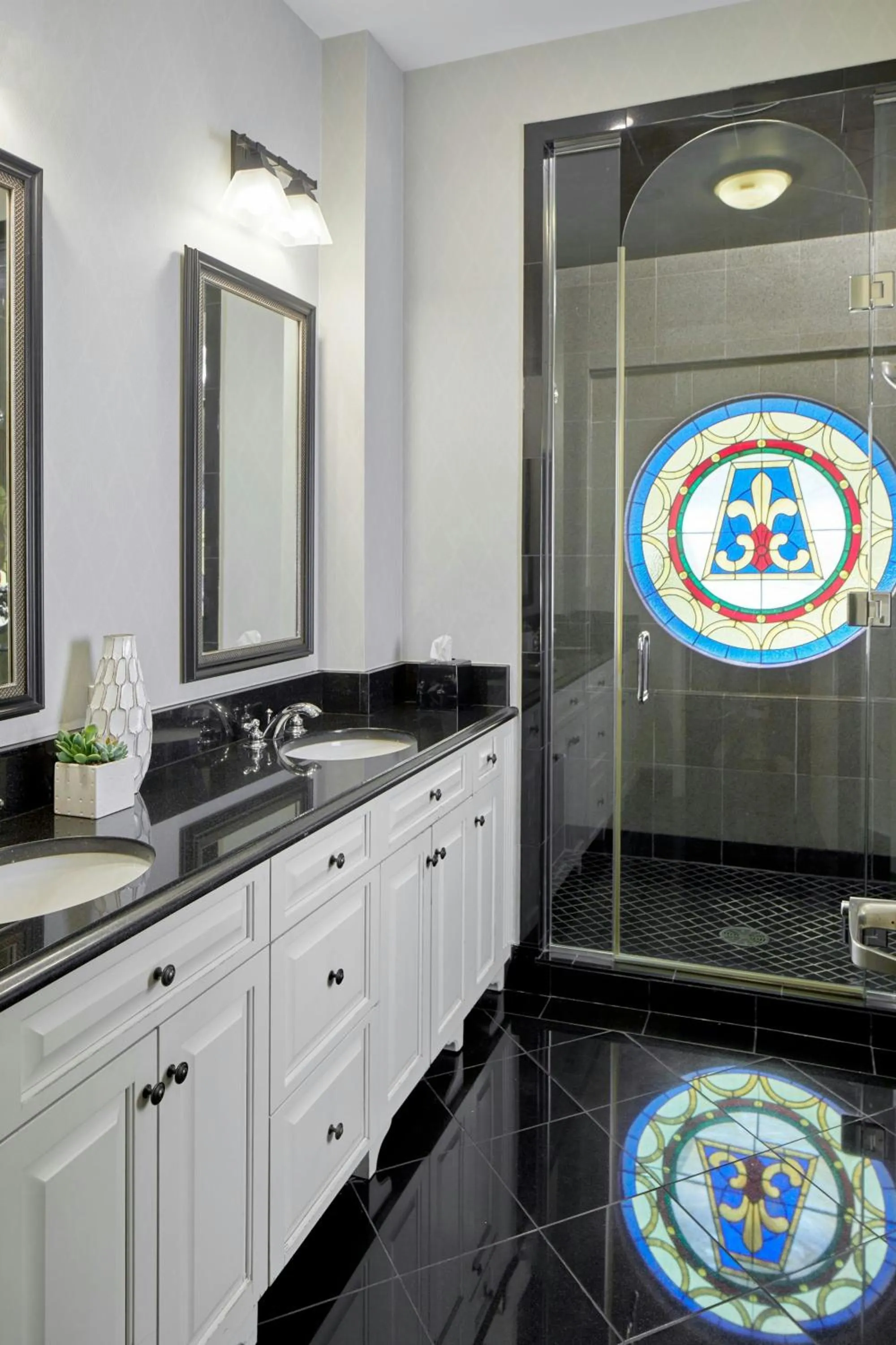 Bathroom in SpringHill Suites Memphis Downtown