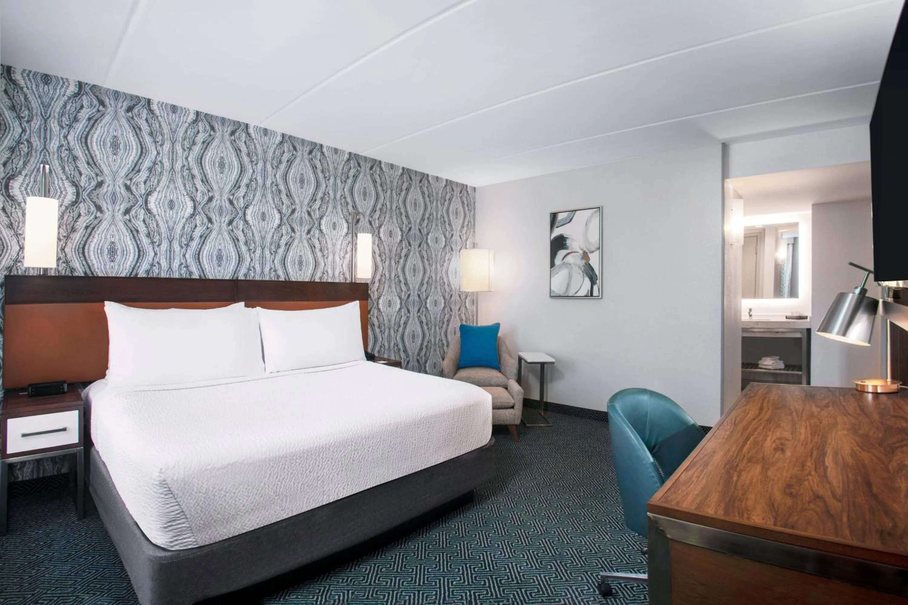 Bedroom, Bed in Courtyard by Marriott Miami Aventura Mall