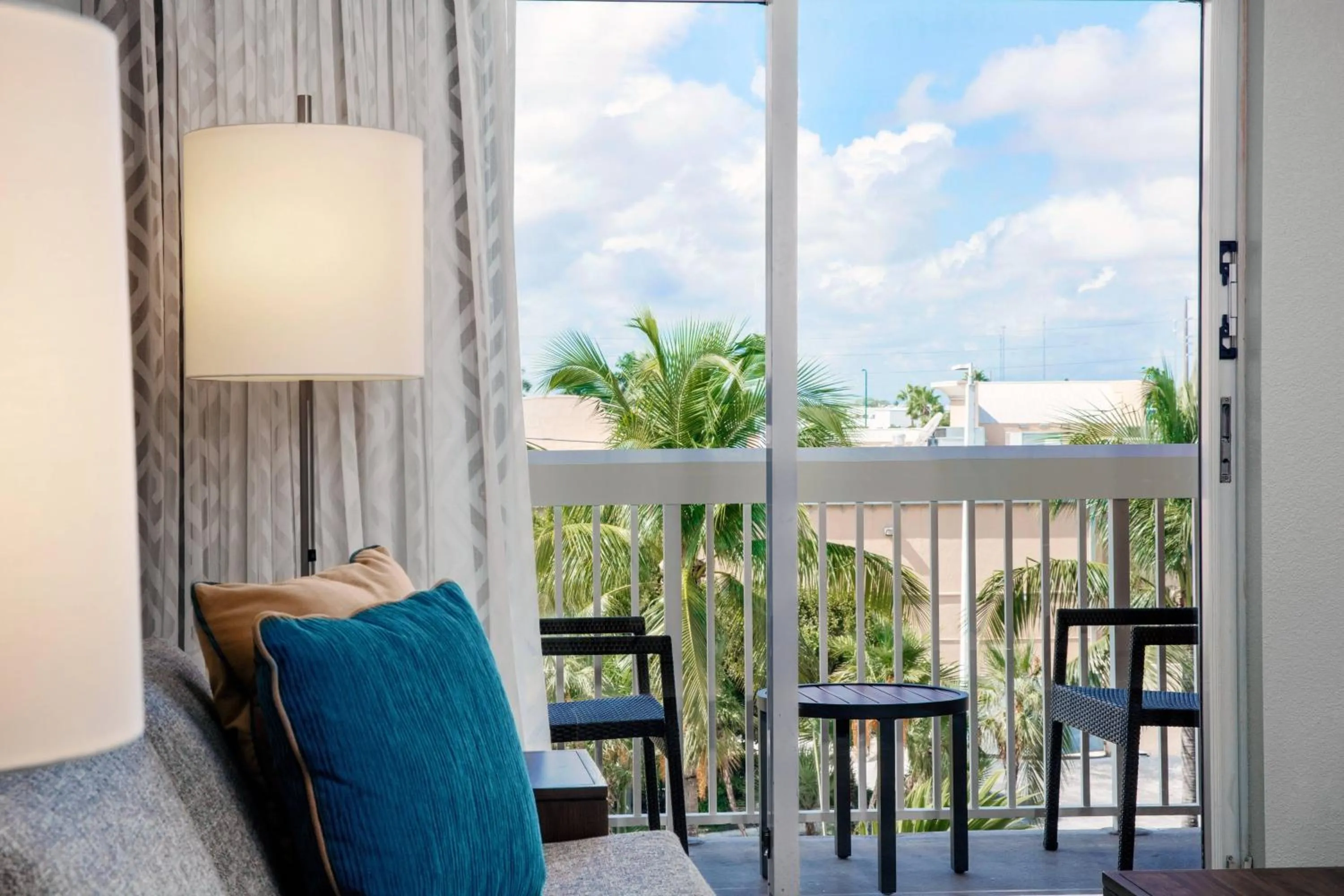 Bedroom in Courtyard by Marriott Miami Aventura Mall
