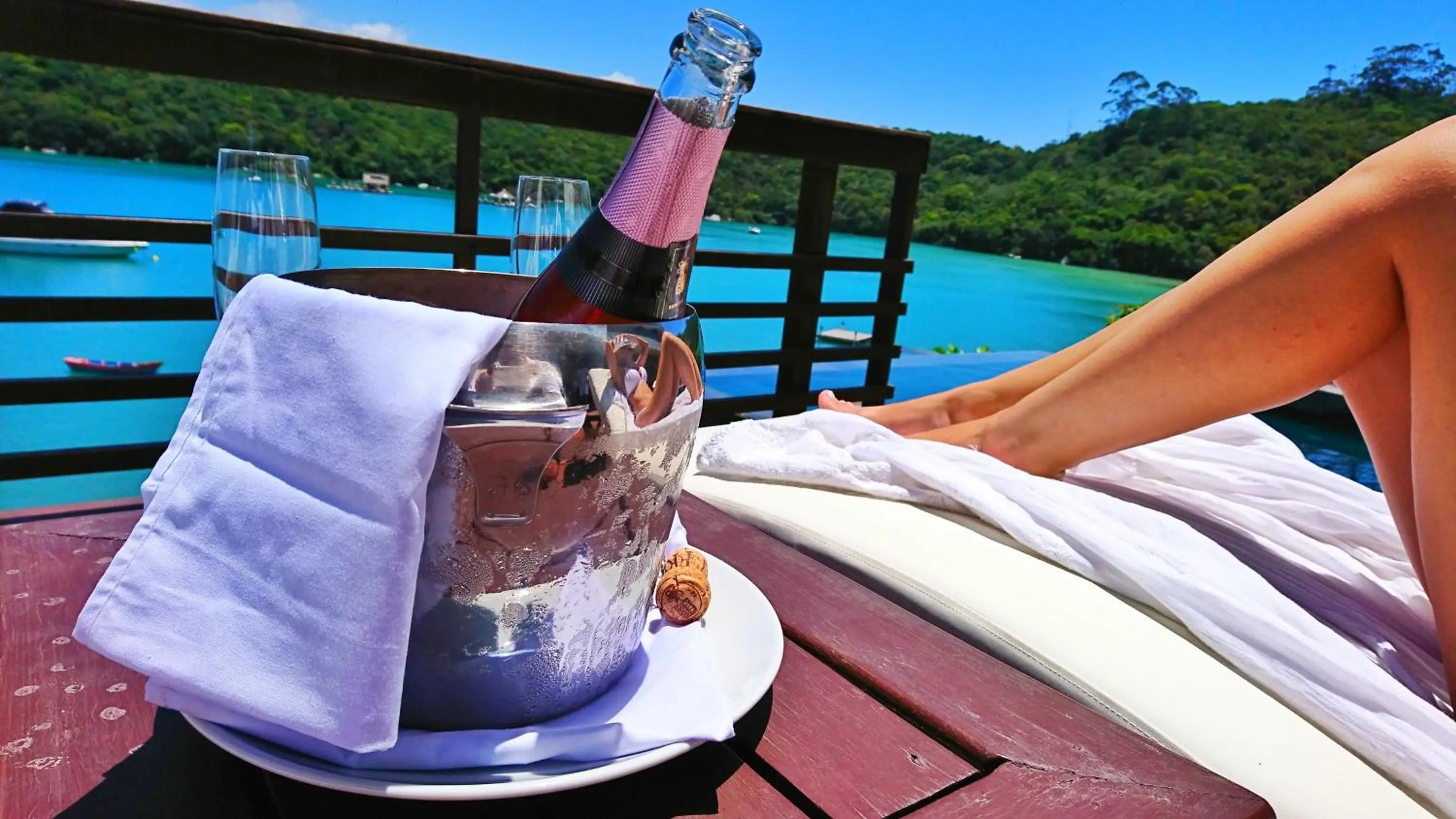 Alcoholic drinks in Caixa D'aço Exclusive Hotel