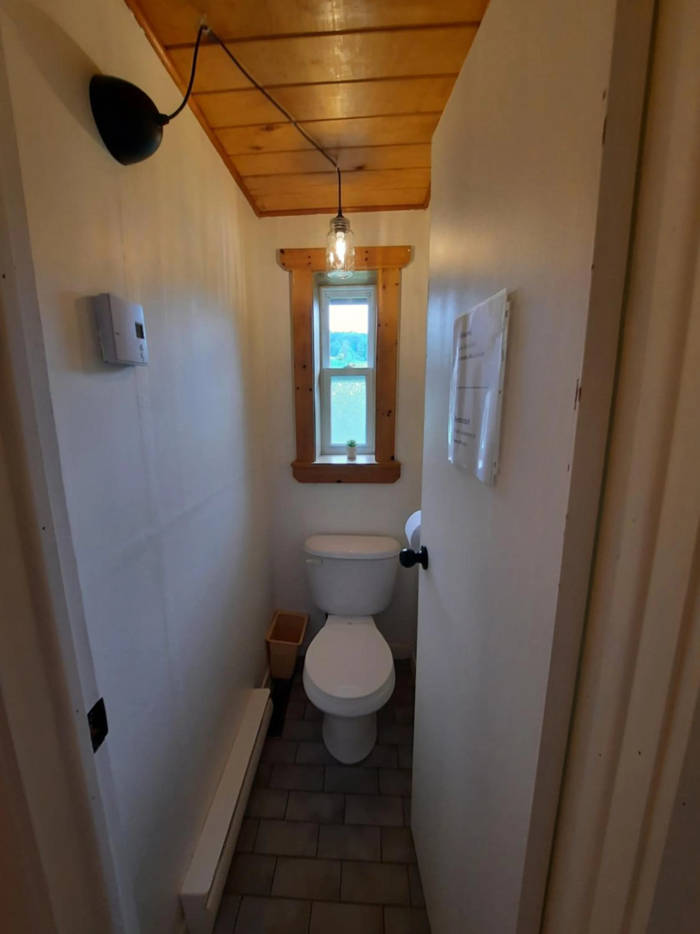 Toilet in Auberge Schweizer