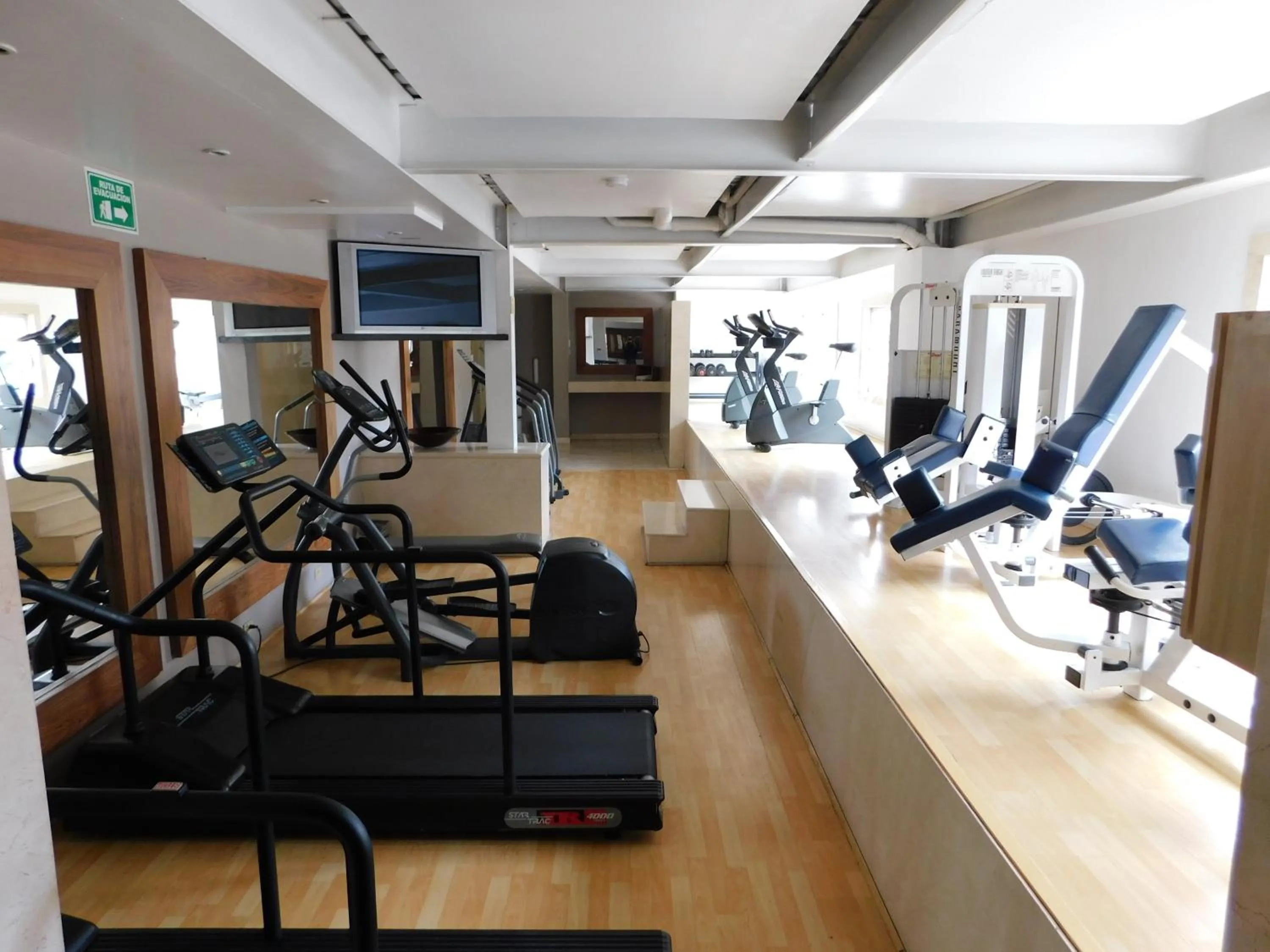 Fitness centre/facilities in Hotel Palacio Azteca Tijuana, Trademark by Wyndham