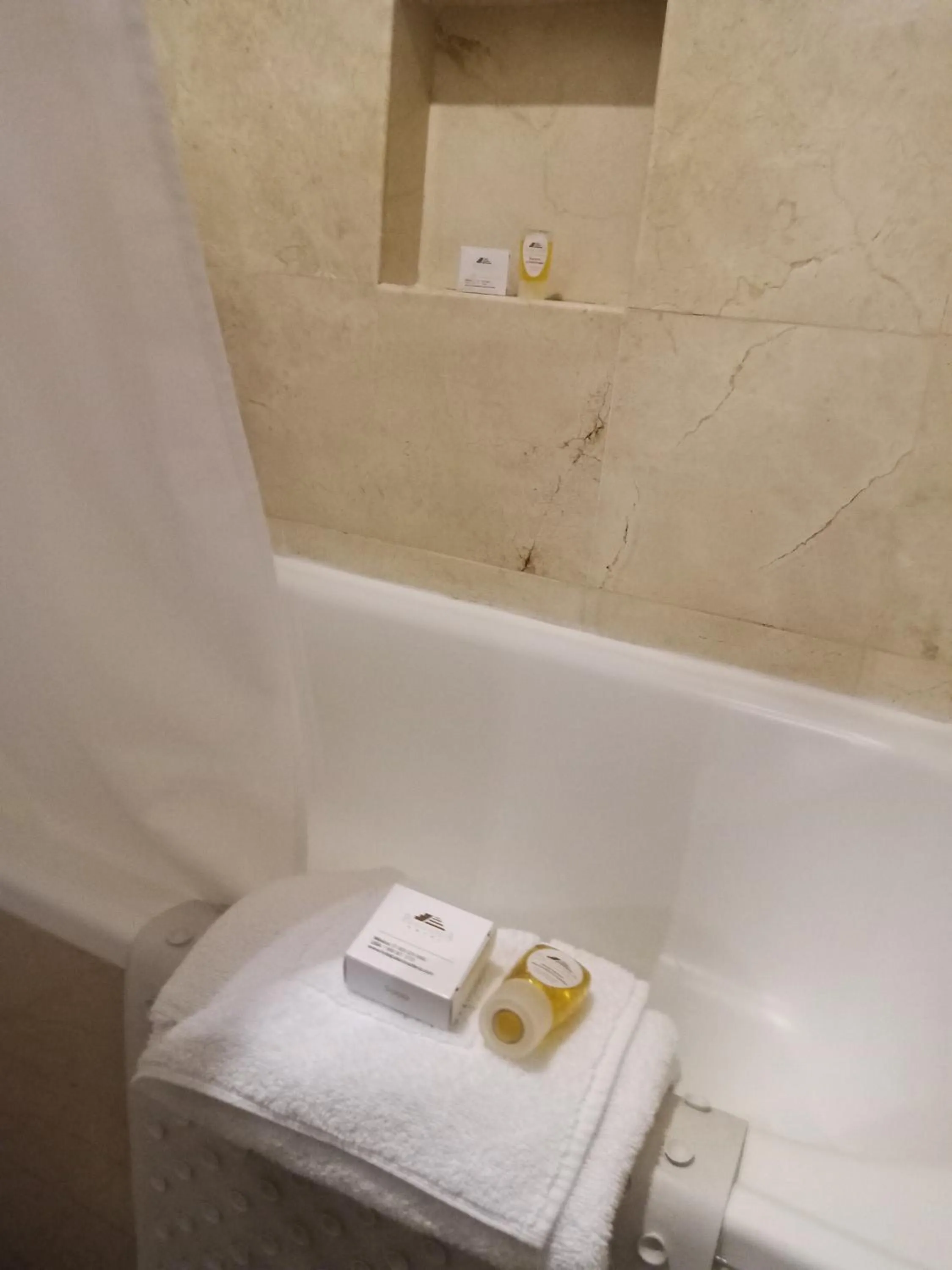 Bath in Hotel Palacio Azteca Tijuana, Trademark by Wyndham